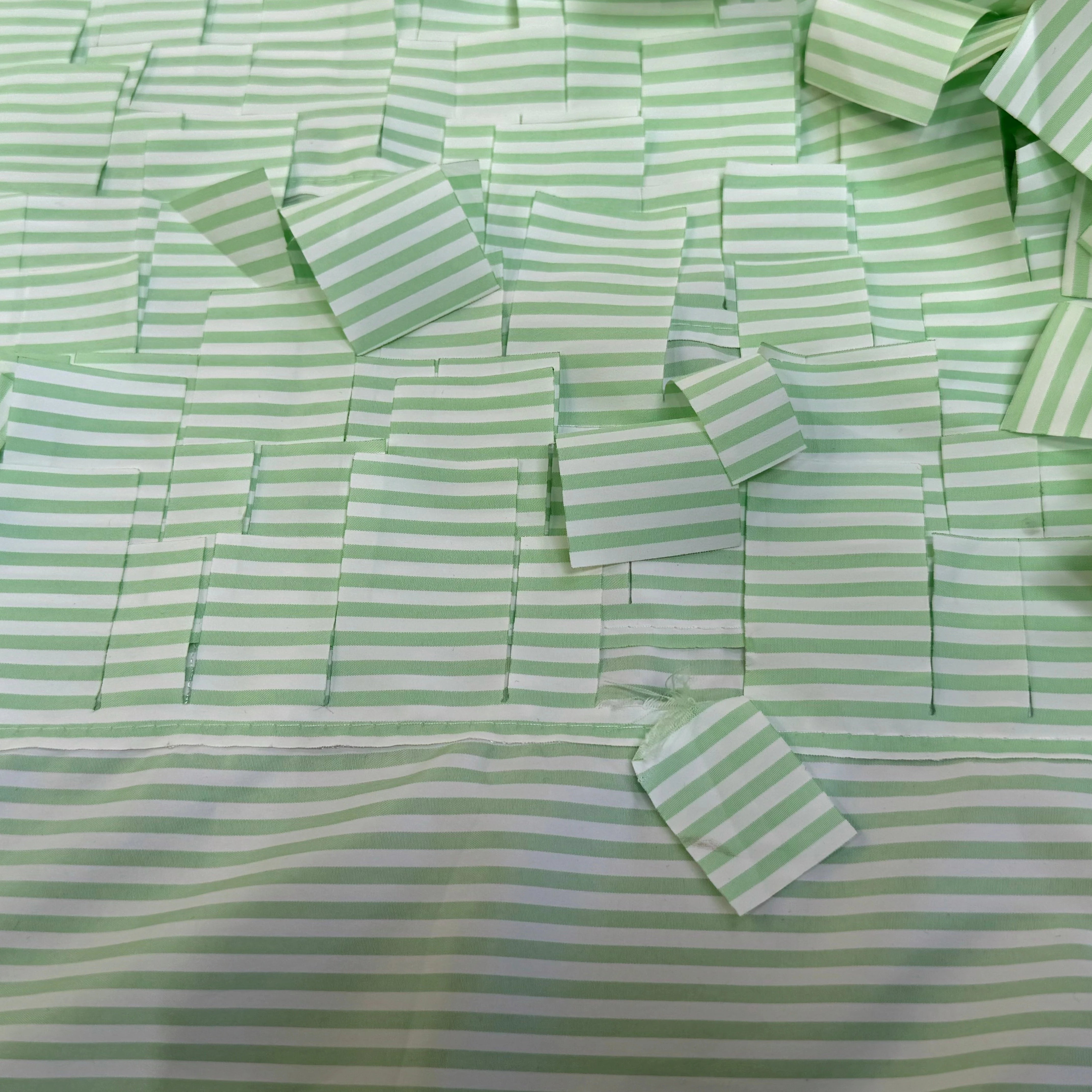TISSU RAYURES FILS COUPÉS VERT VENITIAN TRÈS TRAVAILLÉ - My Little Coupon