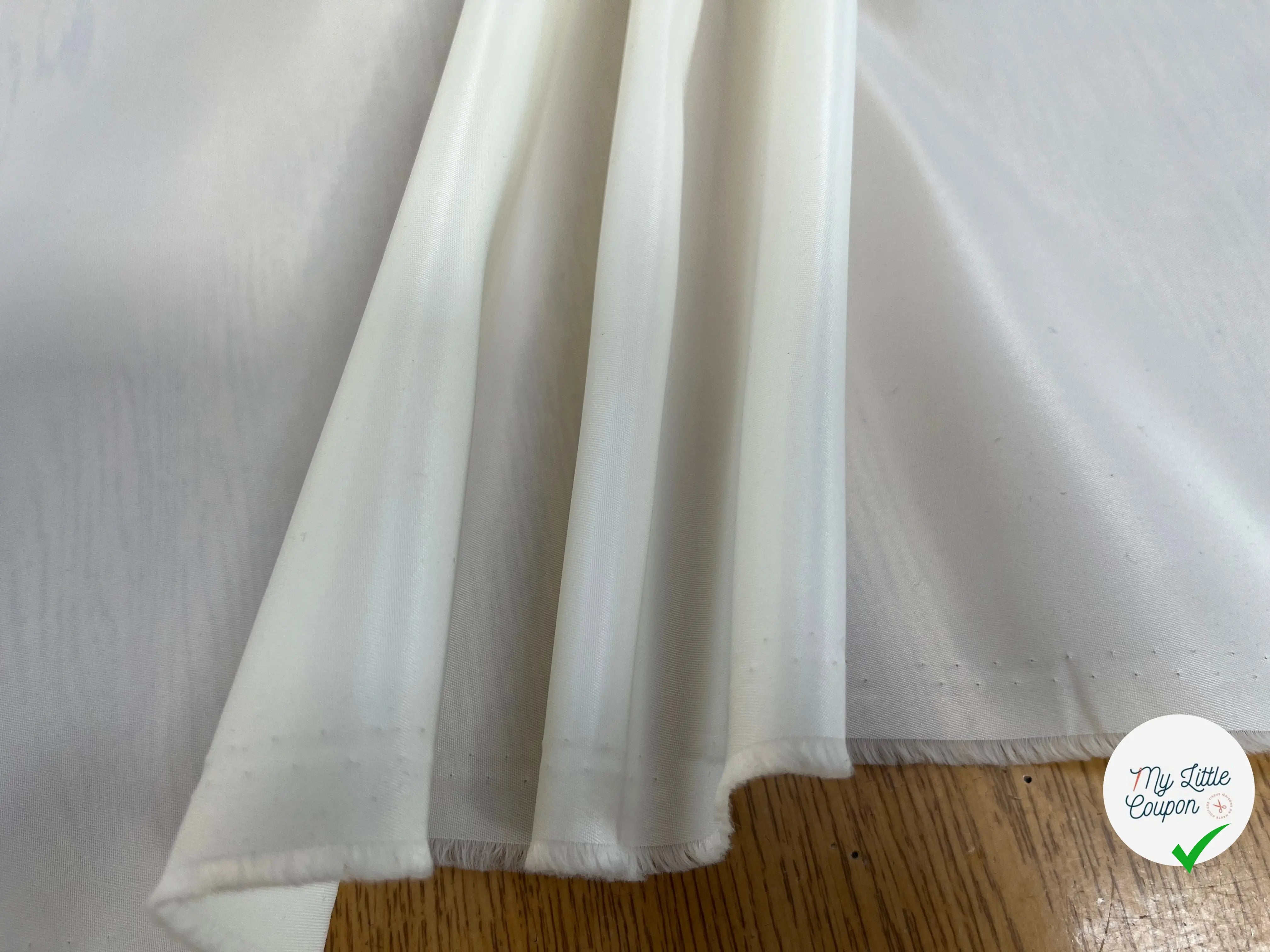TISSU SATINÉ BLANC CASSÉ POLYESTER - My Little Coupon