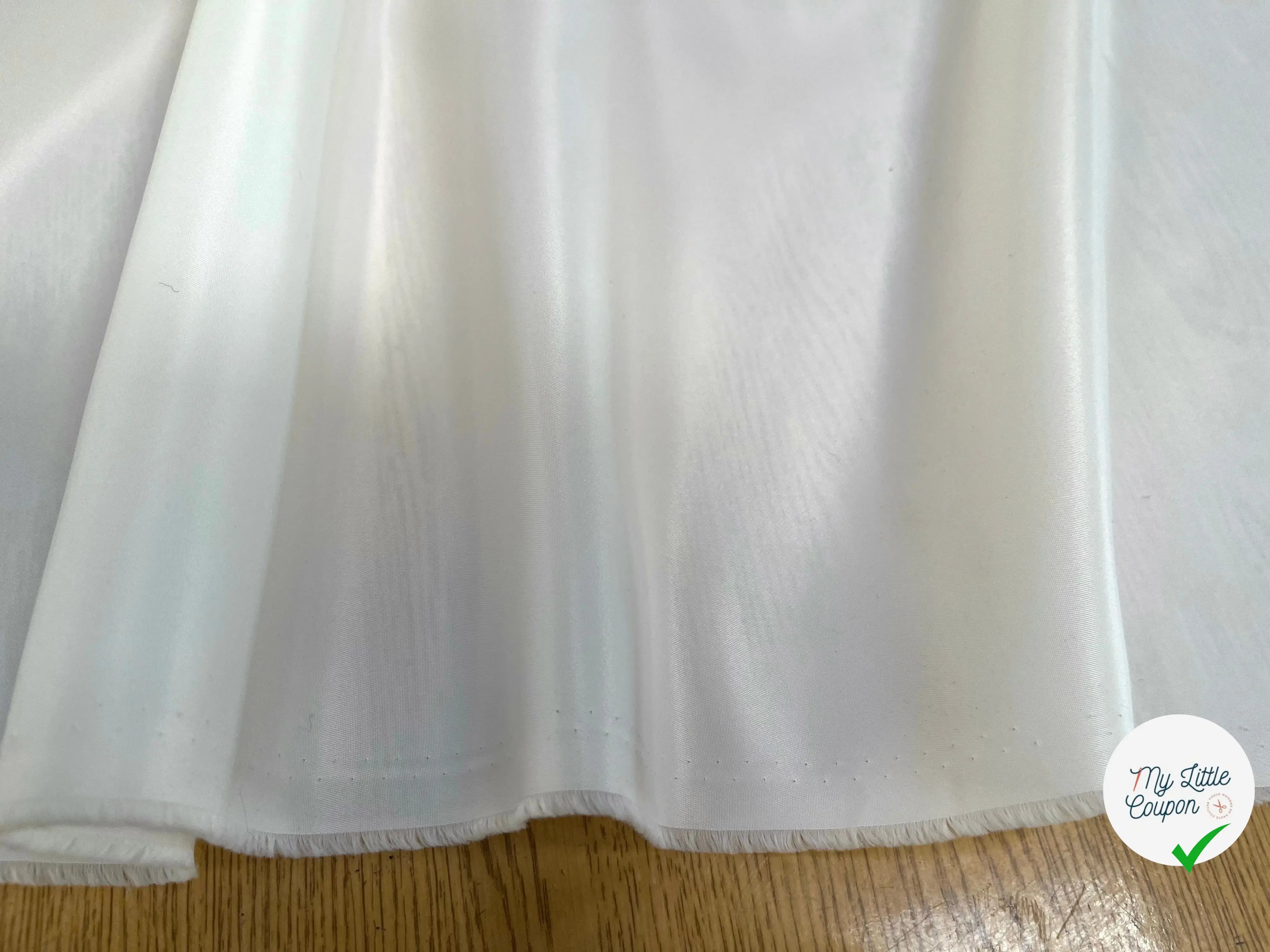TISSU SATINÉ BLANC CASSÉ POLYESTER - My Little Coupon