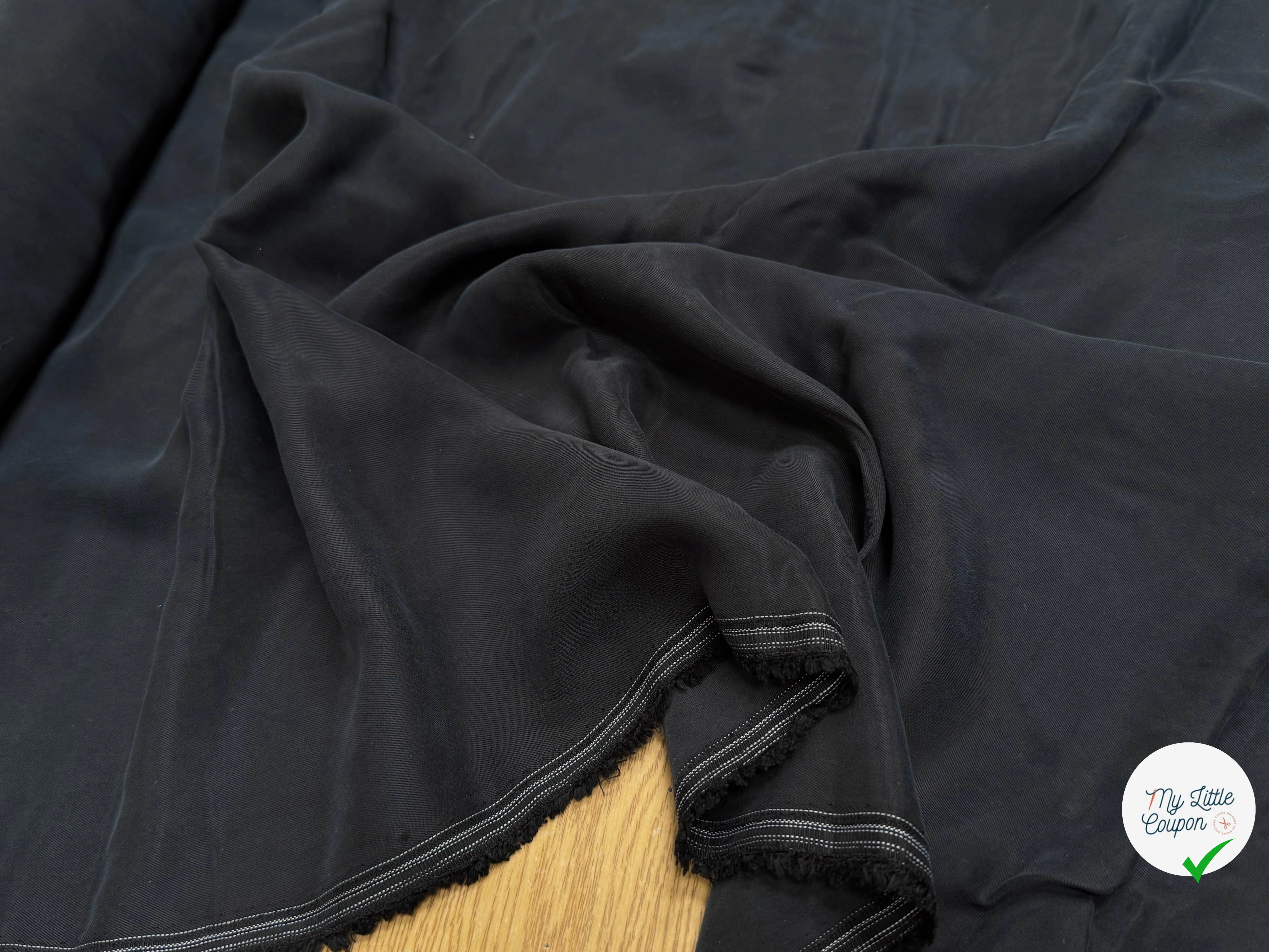 TISSU SERGÉ COTON ASPECT PEACHSKIN DOUX NOIR ANTHRACITE - My Little Coupon