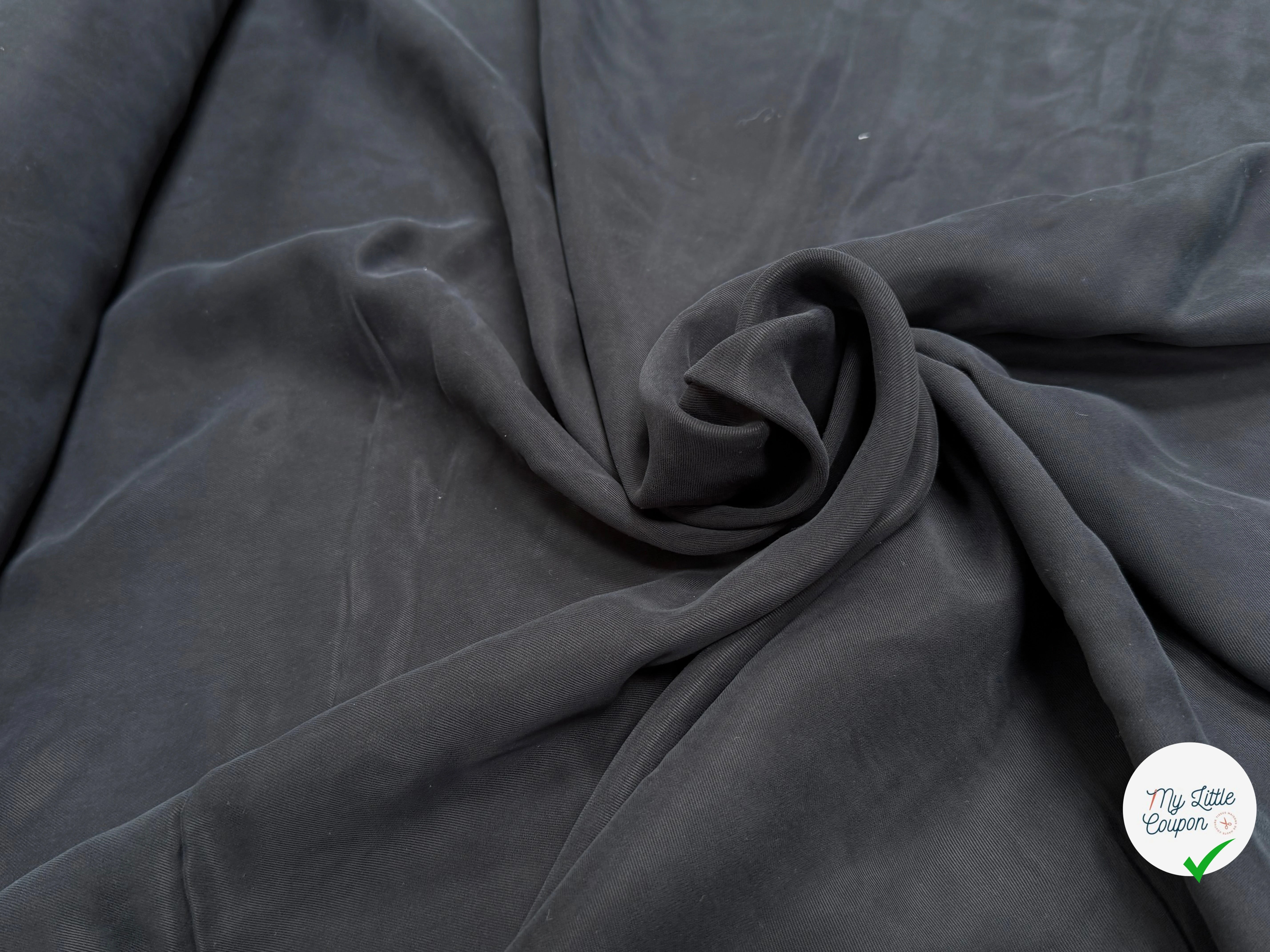 TISSU SERGÉ COTON ASPECT PEACHSKIN DOUX NOIR ANTHRACITE - My Little Coupon