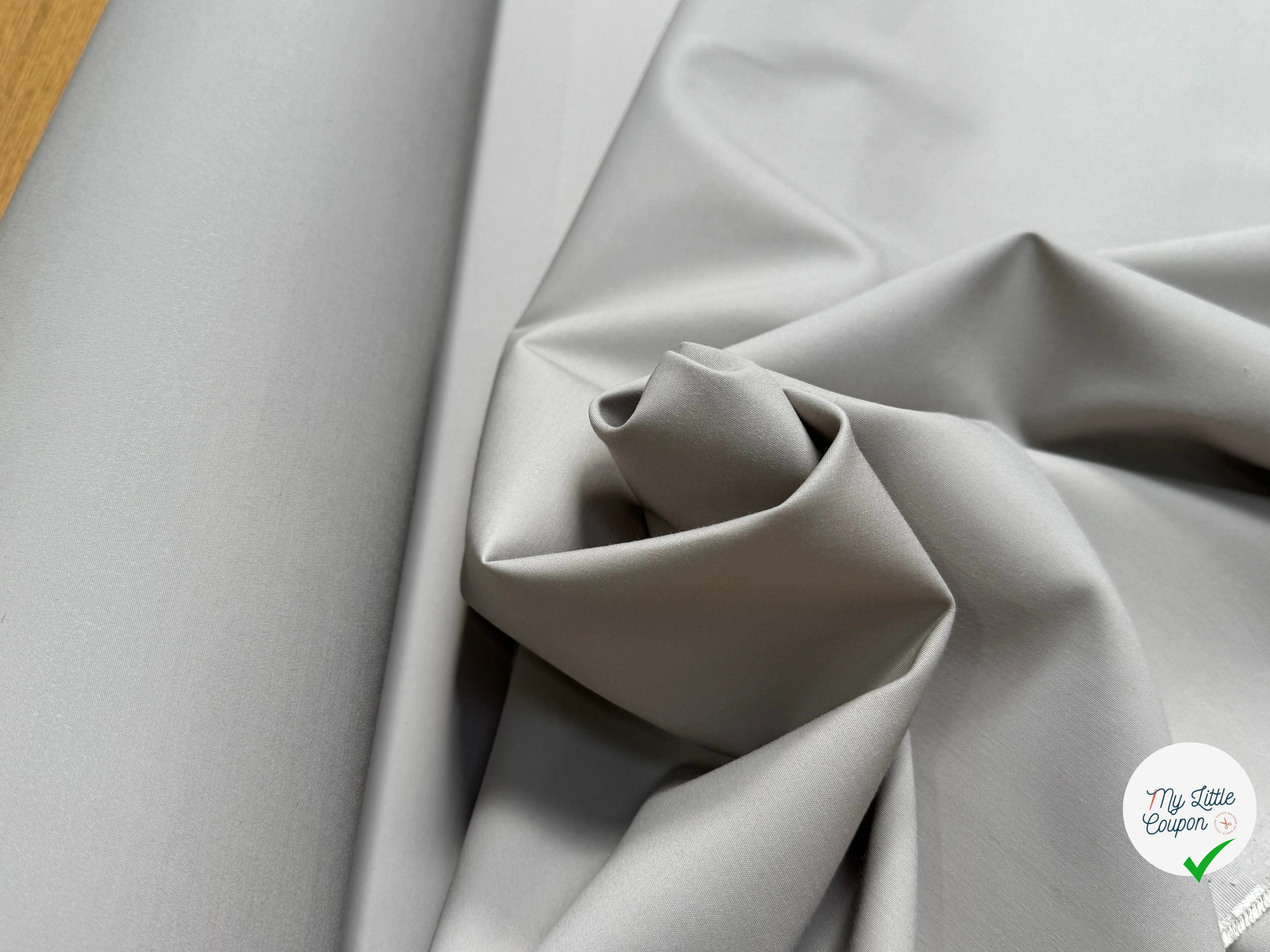 TISSU VISCOSE POLYAMIDE BELLE TENUE BEIGE 57% VISCOSE - My Little Coupon
