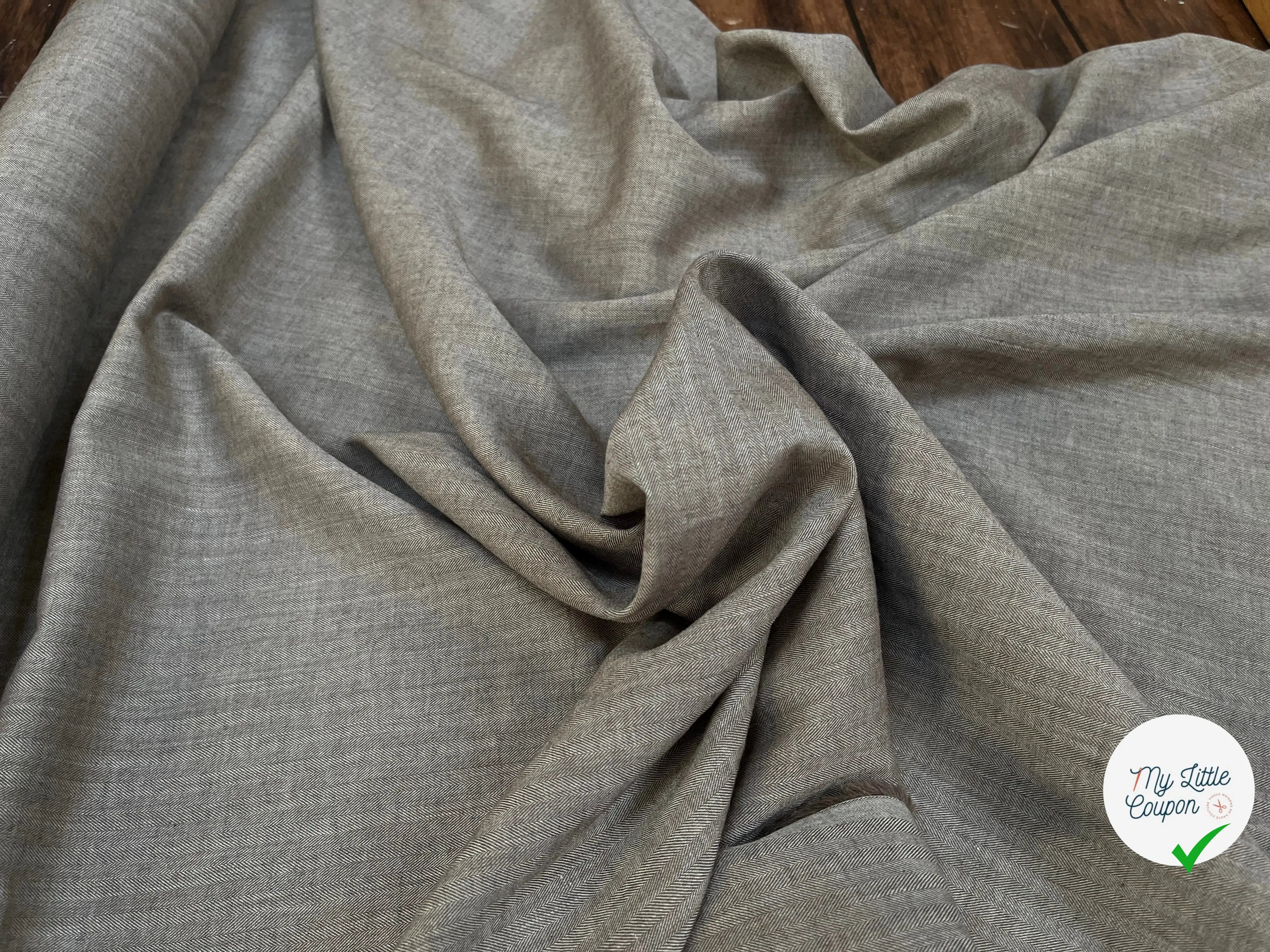 TOILE COTON PETITS MOTIFS CHEVRONS FOND MARRON - My Little Coupon