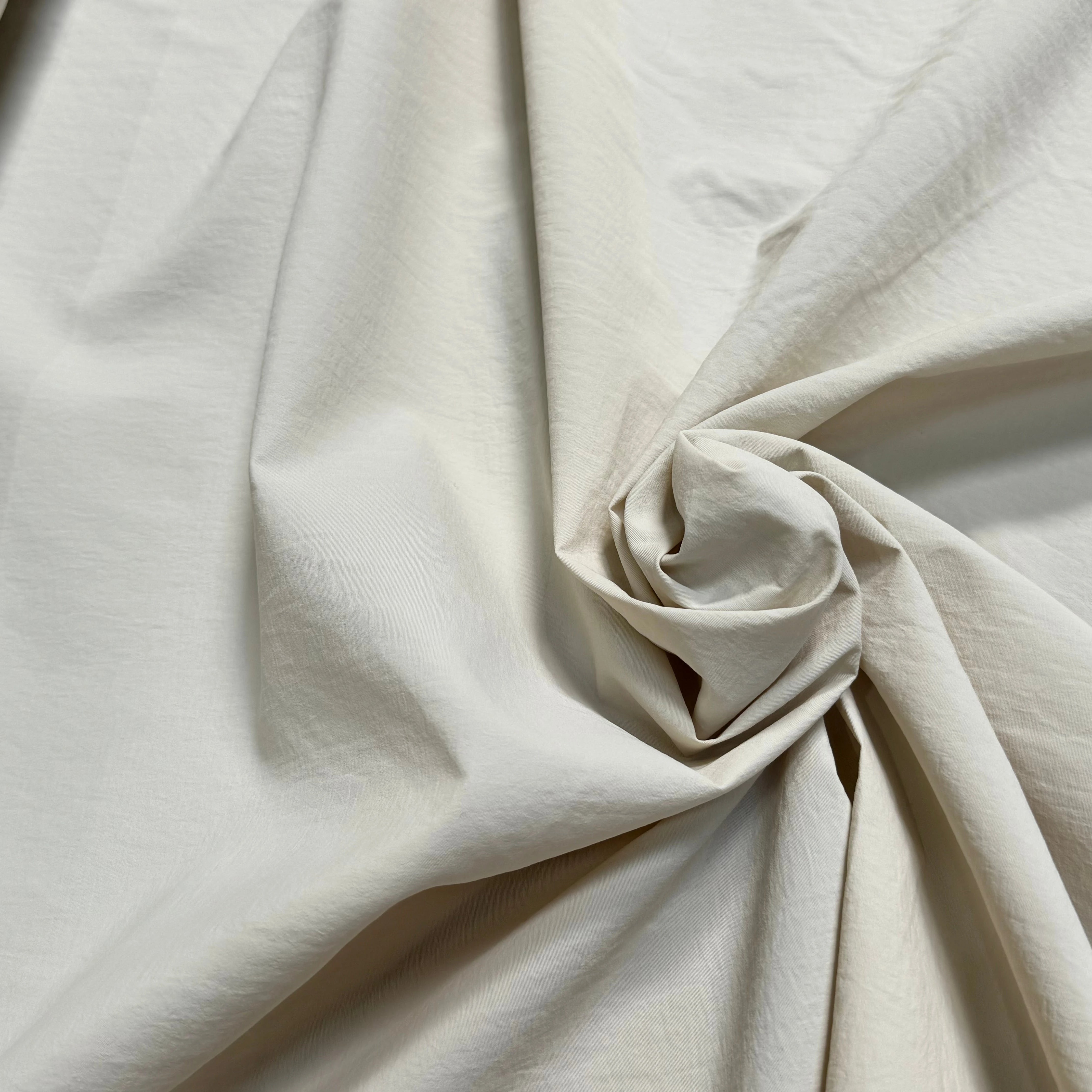 TOILE POLYAMIDE FAÇON CREPE ÉCRU BELLE TENUE - My Little Coupon