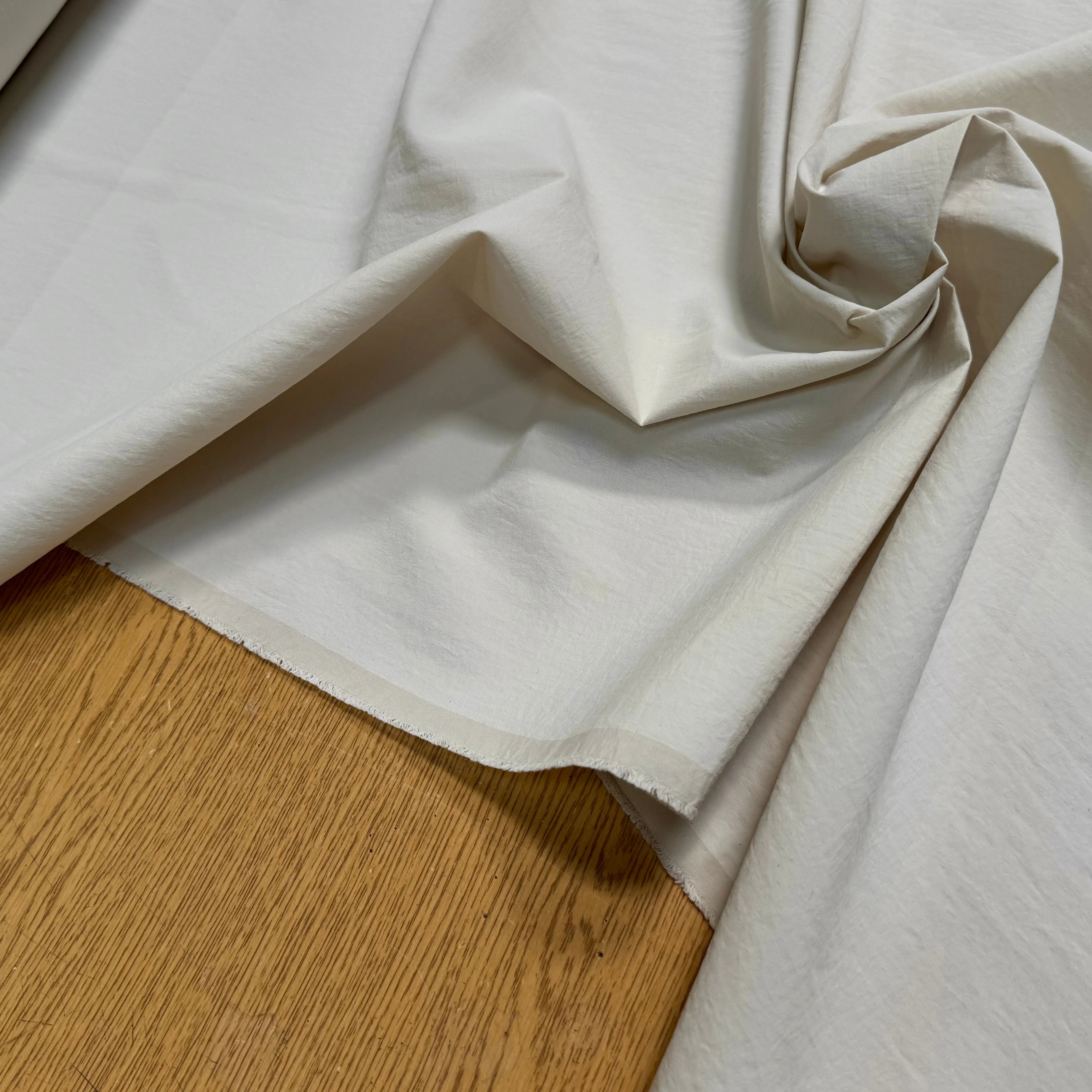 TOILE POLYAMIDE FAÇON CREPE ÉCRU BELLE TENUE - My Little Coupon