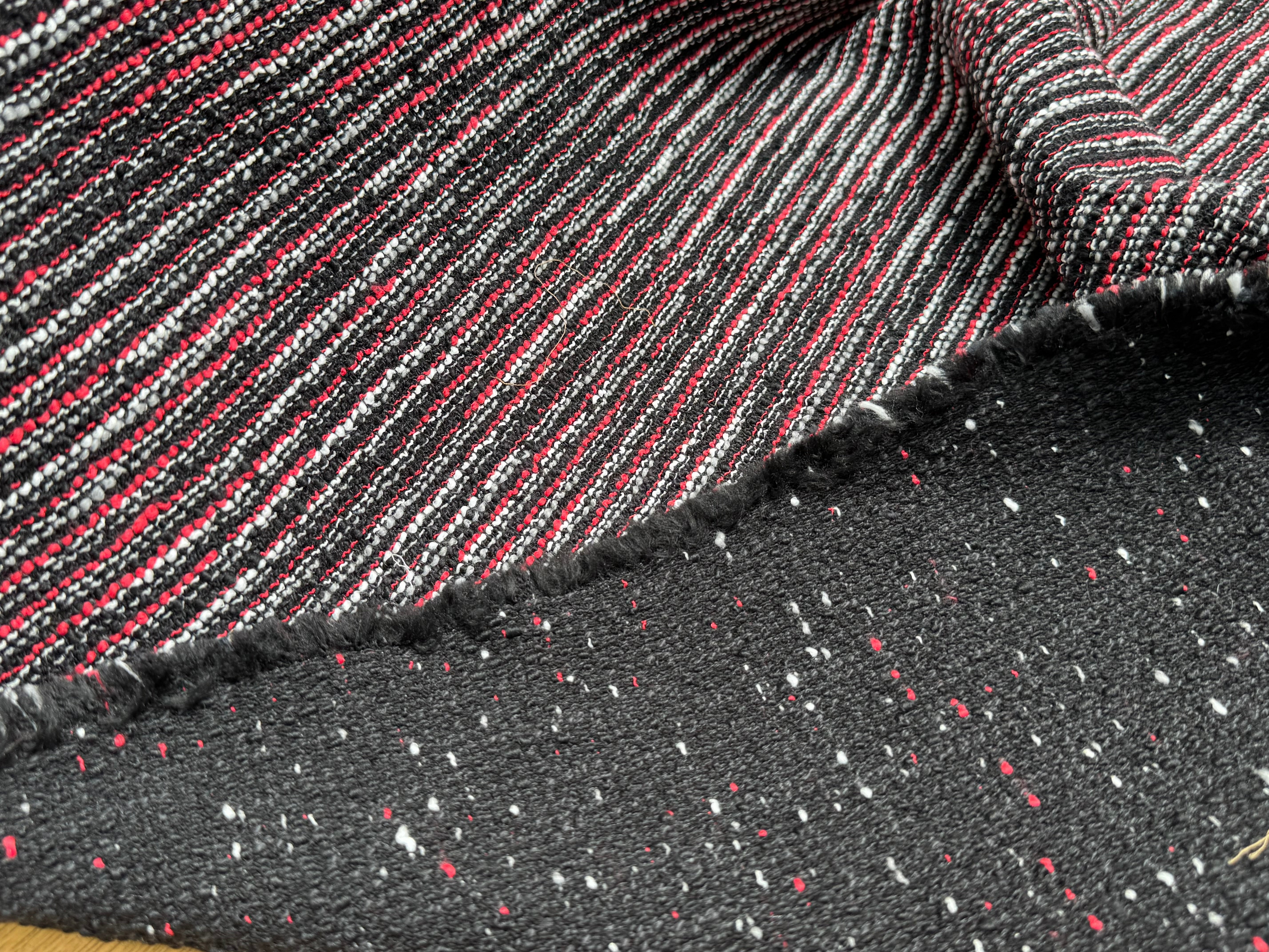 TWEED JACQUARD 36% POLYCOTON 32% COTON ET 18% LAINE NOIR ROUGE - My Little Coupon
