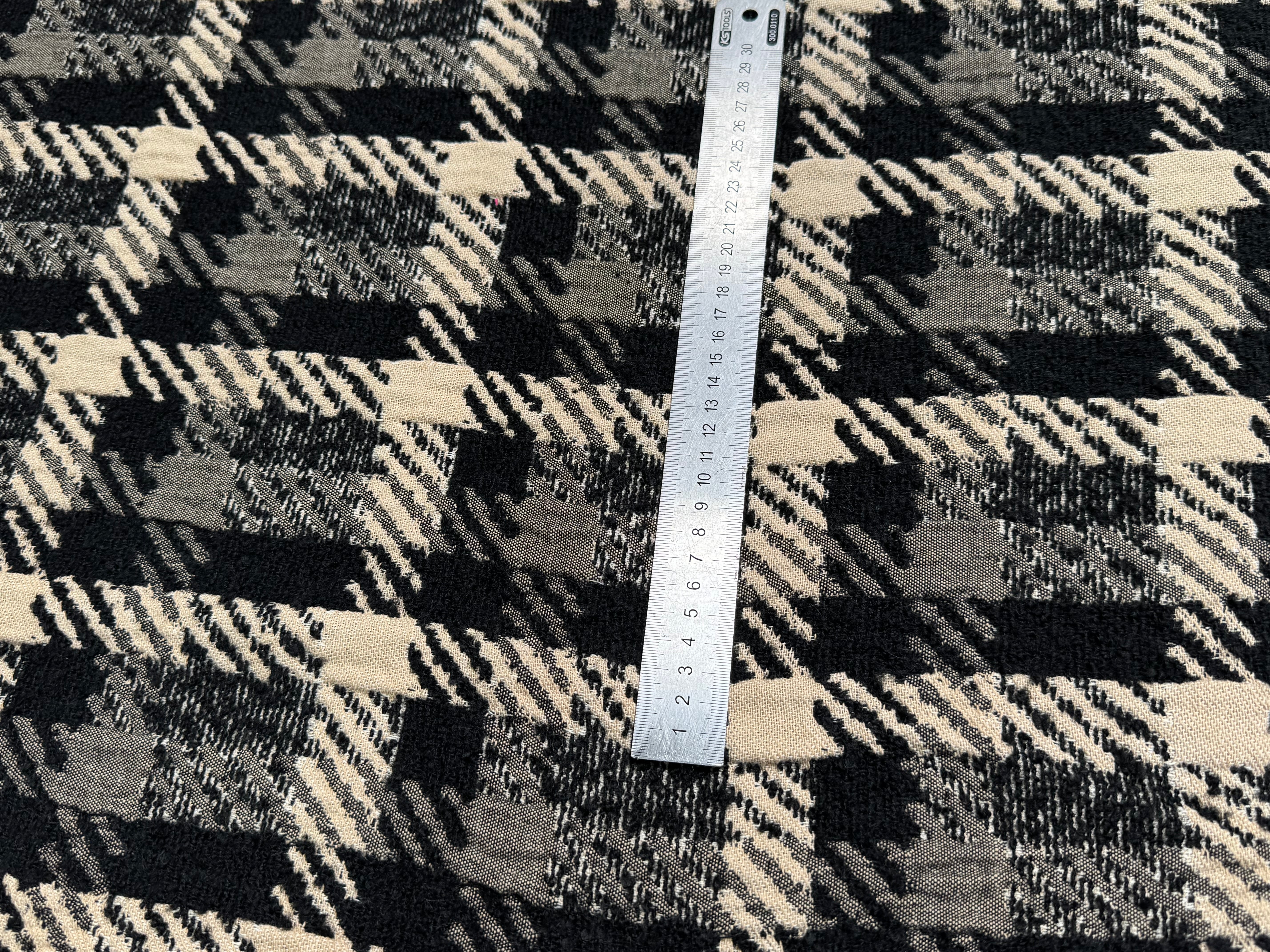 TWEED JACQUARD À CARREAUX BEIGE NOIR 61% COTON ET 7% LAINE VIERGE - My Little Coupon