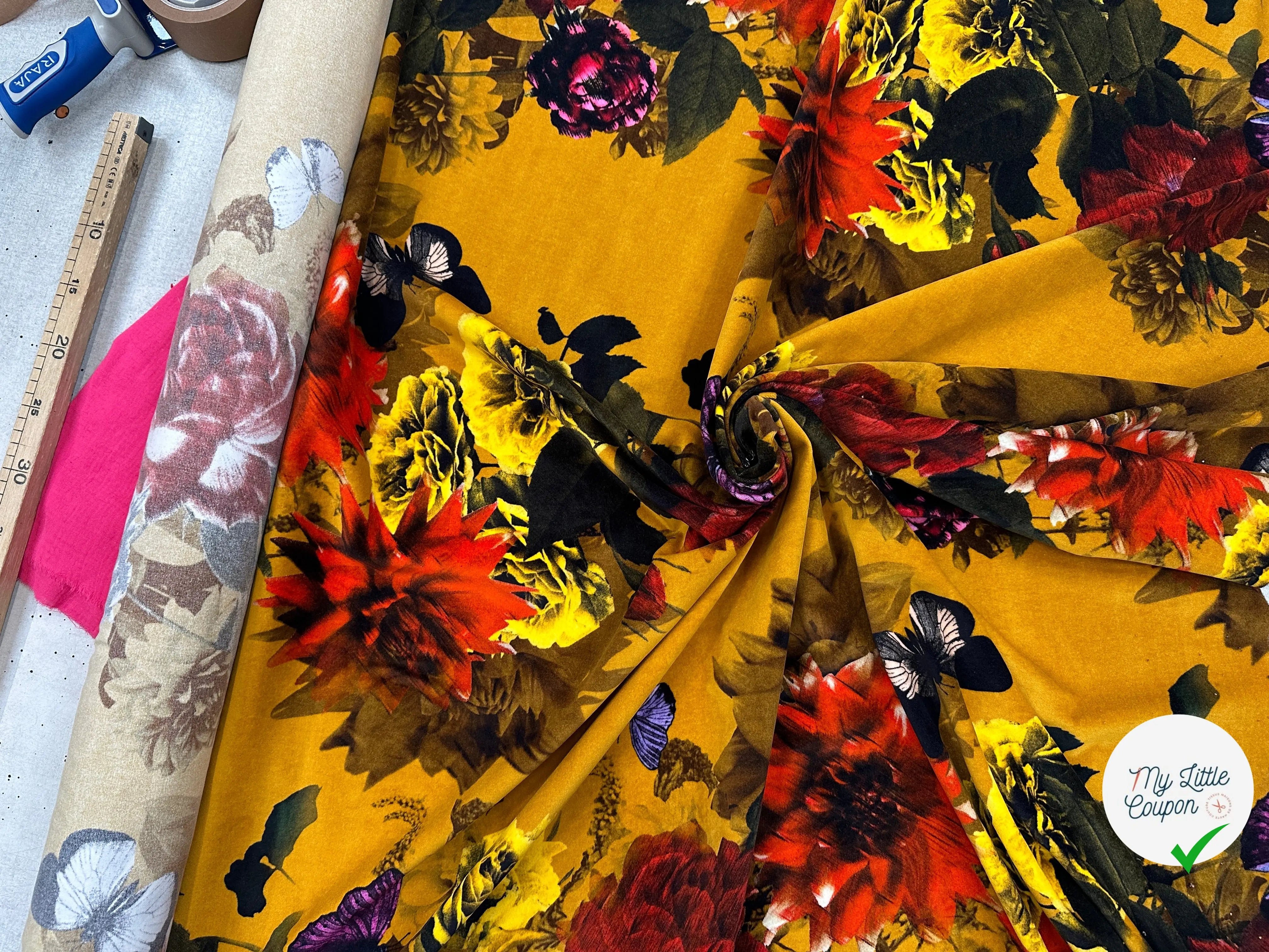 VELOURS DE COTON IMPRIMĂ FLORAL ET PAPILLONS MUSTARD MLC INTERN