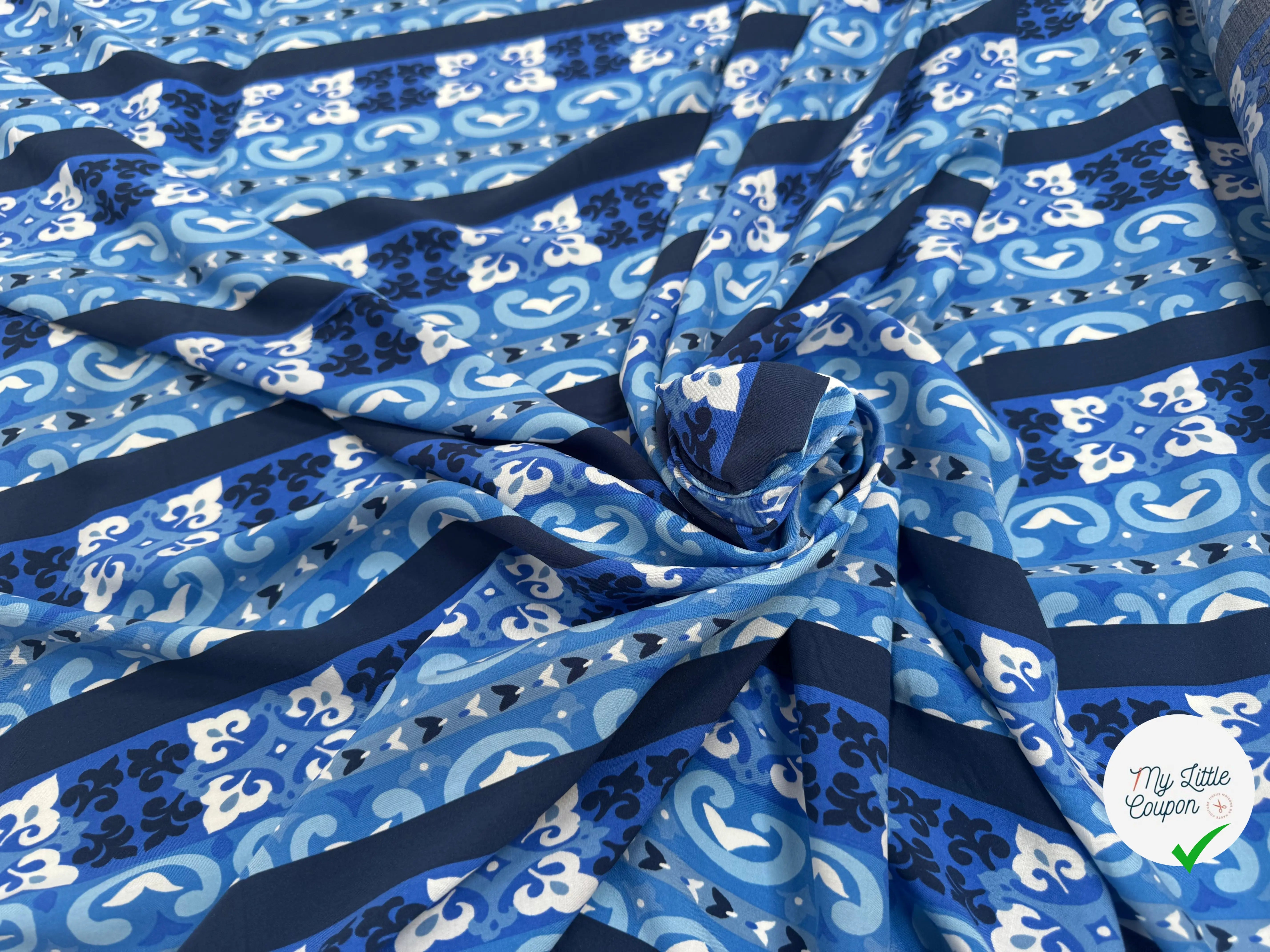 VISCOSE DE BLEU LYS ABSTRAIT ET RAYURES - My Little Coupon