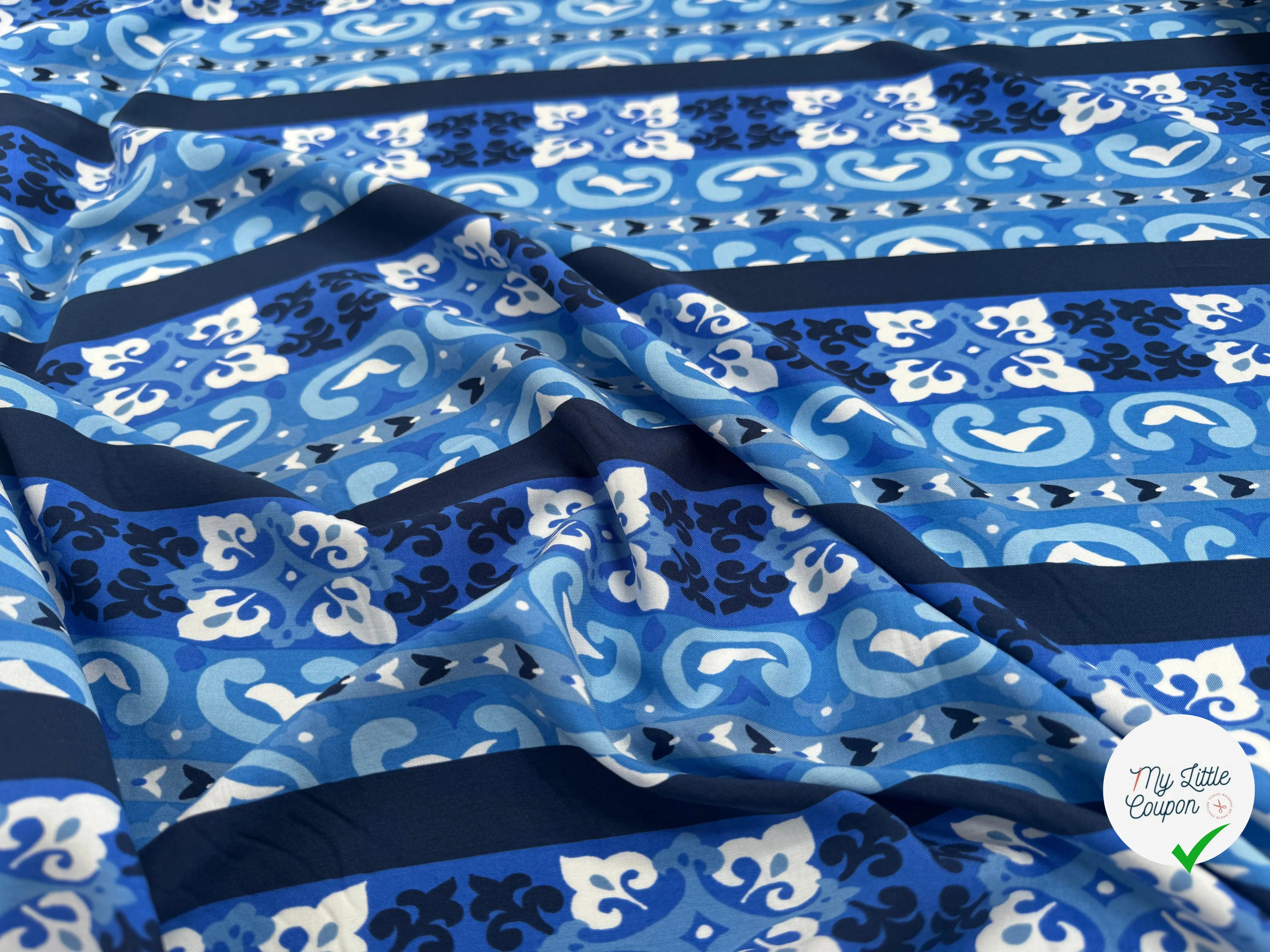 VISCOSE DE BLEU LYS ABSTRAIT ET RAYURES - My Little Coupon