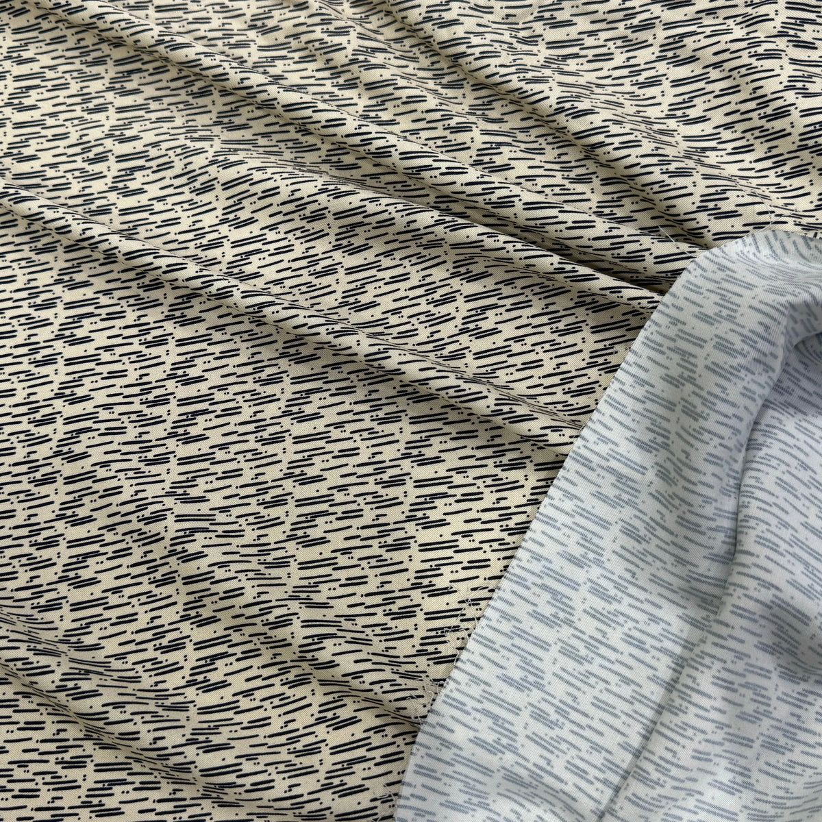 VISCOSE ÉLASTHANNE IMPRIMÉ GRAPHIQUE À TRAITS - My Little Coupon
