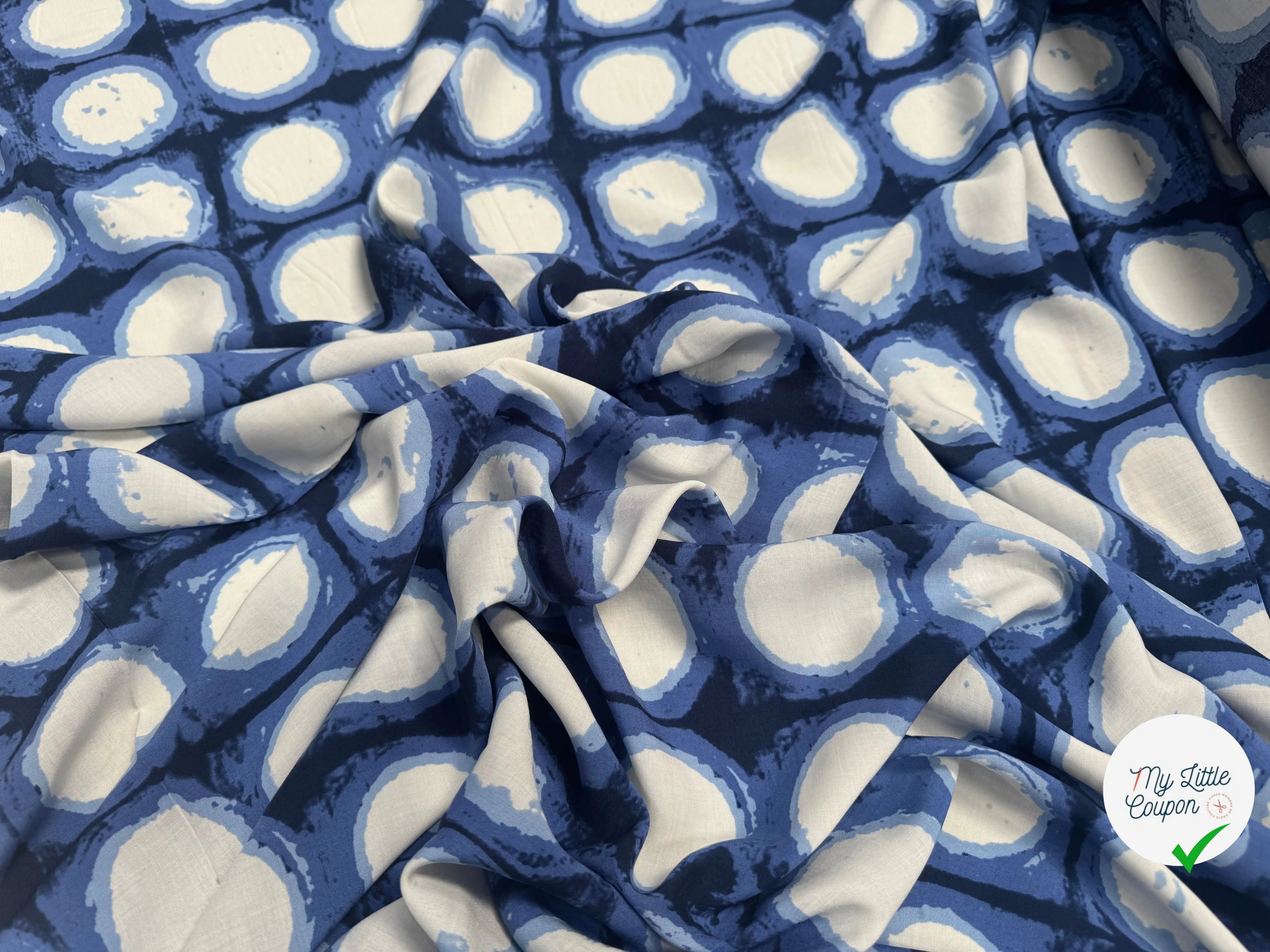 VISCOSE FLUIDE LÉGÈRE MOTIF CIRCULAIRE BLANC FOND BLEU - My Little Coupon