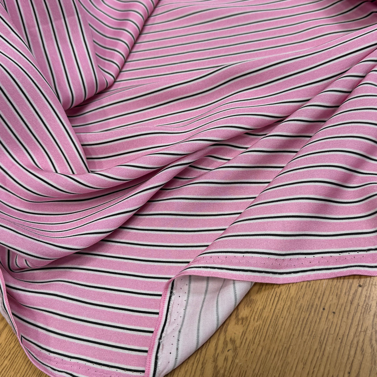 VISCOSE FLUIDE RAYON TWILL PRINTED ROSE PALE - My Little Coupon