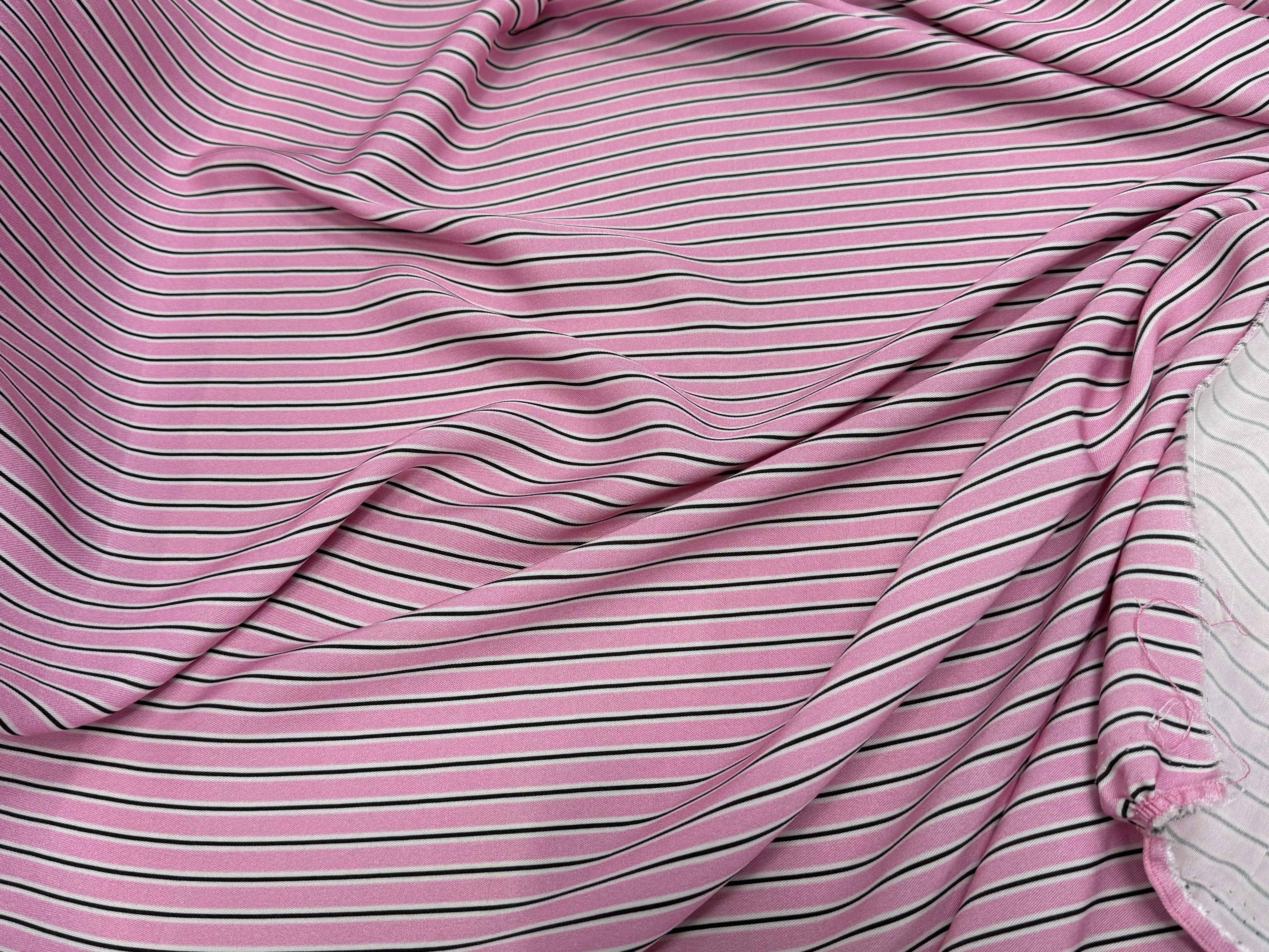 VISCOSE FLUIDE RAYON TWILL PRINTED ROSE PALE - My Little Coupon