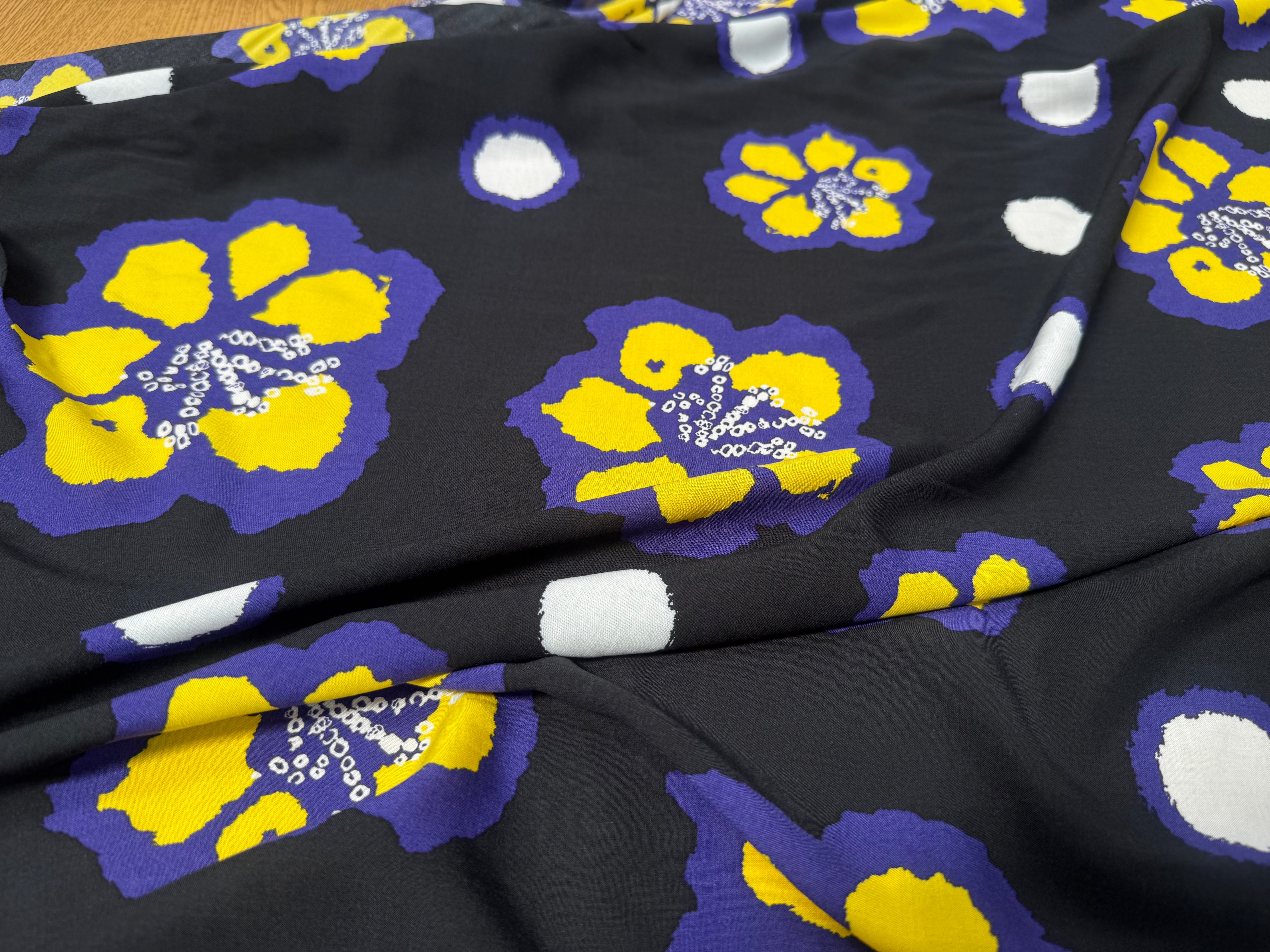 VISCOSE FOND NOIR FLEURS VIOLET - My Little Coupon