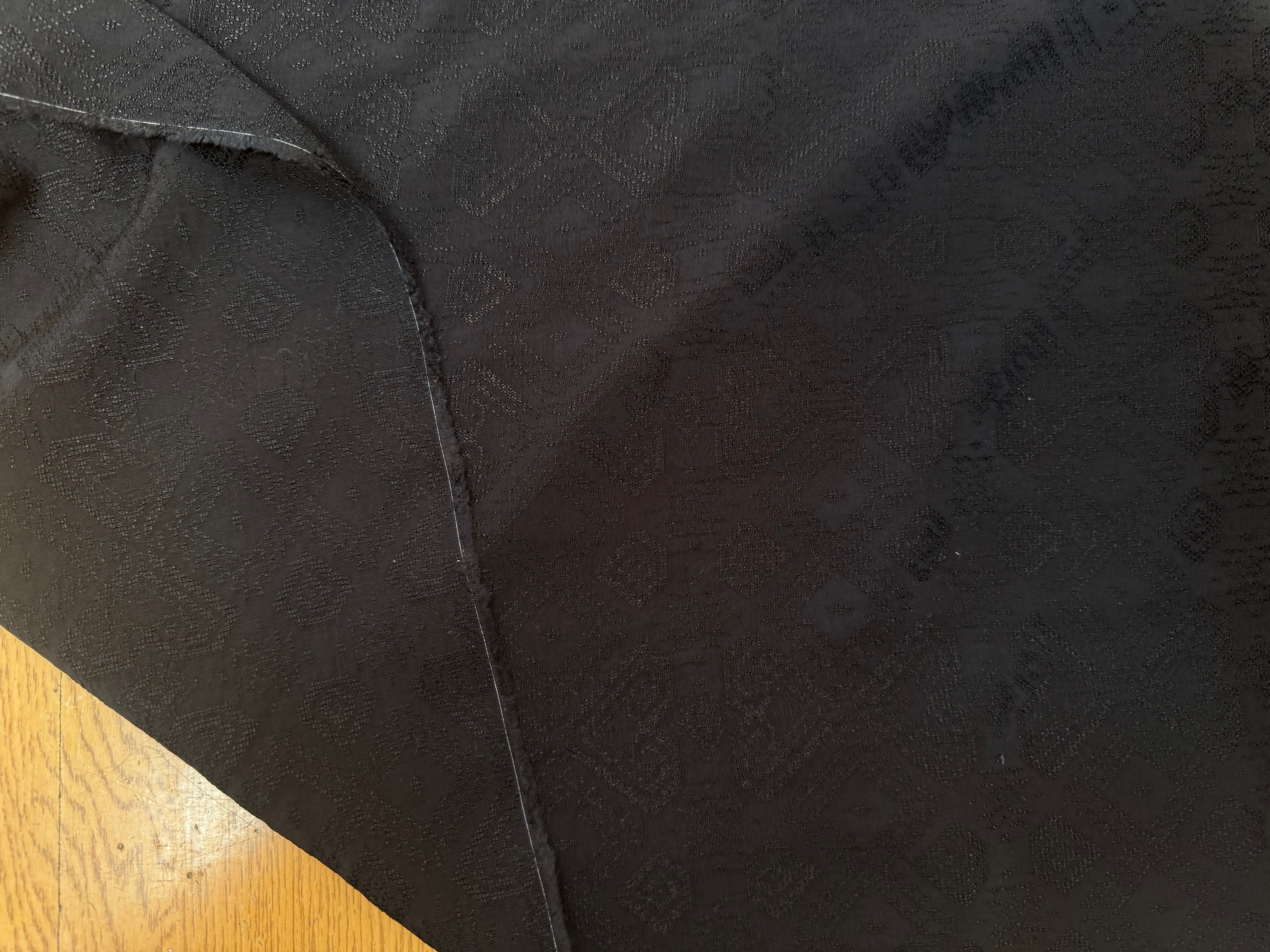 VISCOSE JACQUARD NOIR MOTIFS TONS SUR TONS BRILLANTS - My Little Coupon