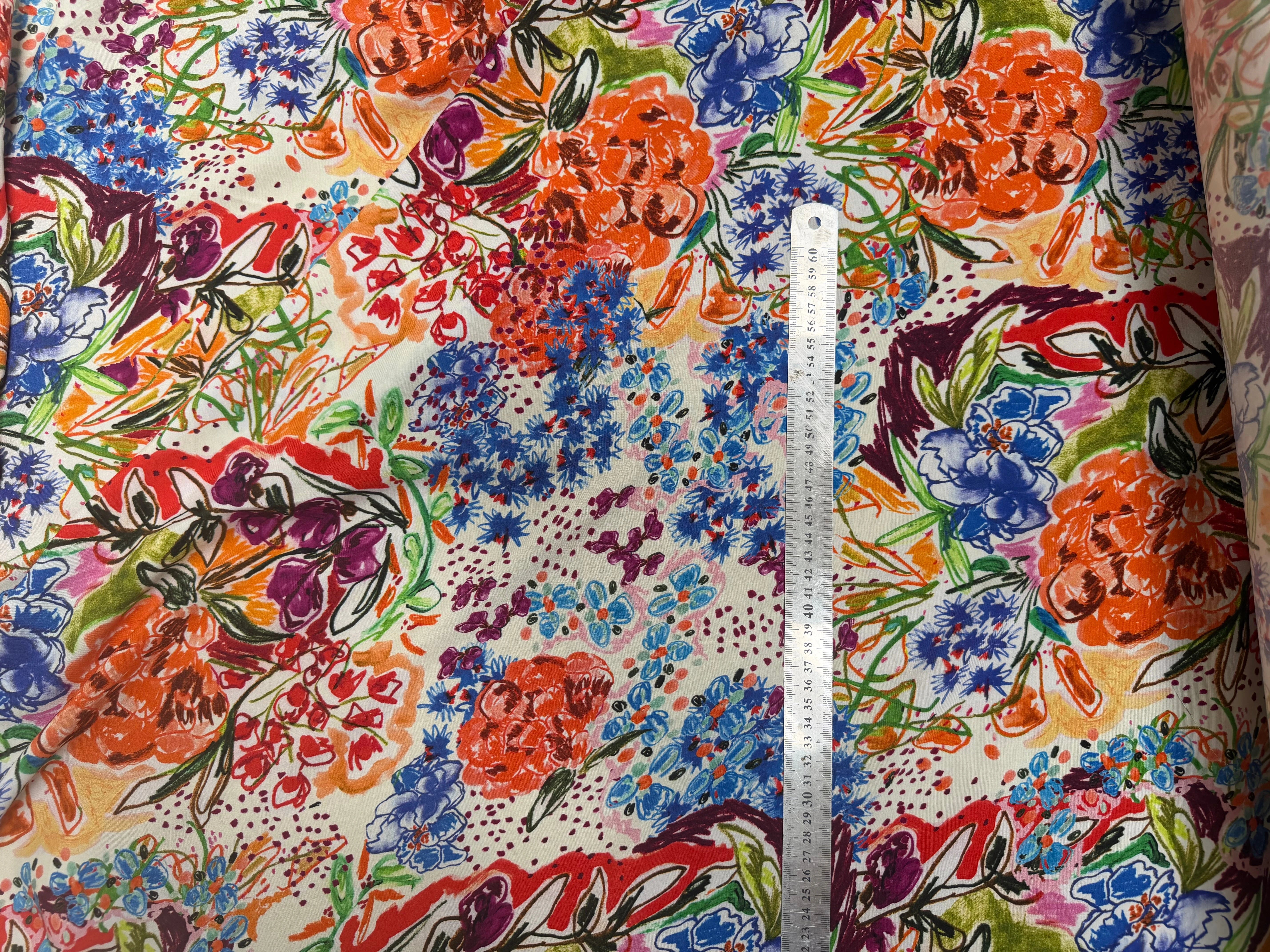 VISCOSE LÉGÈREMENT CREPÉE IMPRIMÉ FLORAL MULTICOLORE FANTASY GARDEN - My Little Coupon