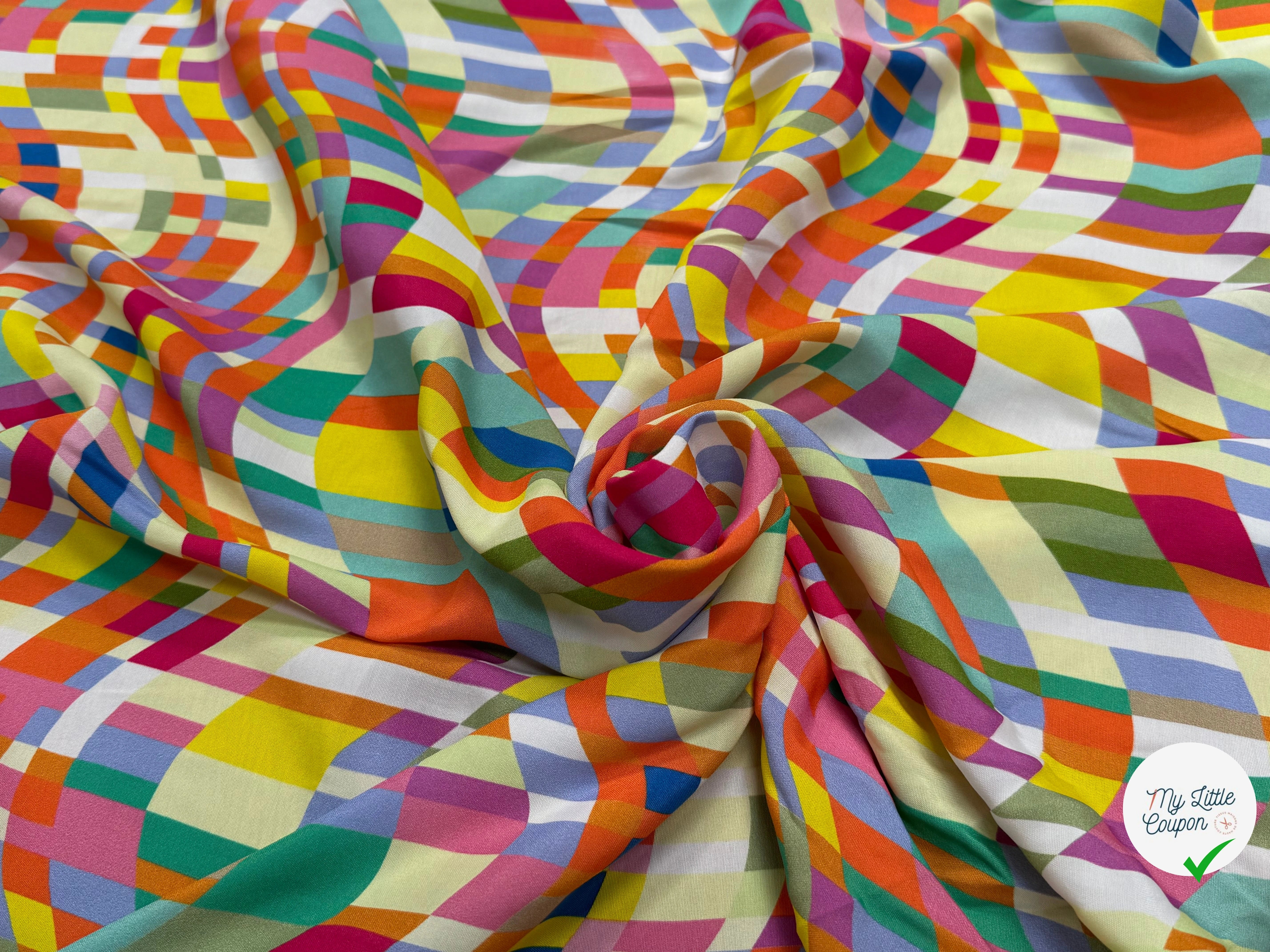 VISCOSE LÉGÈREMENT CREPÉE IMPRIMÉ GRAPHIQUE MULTICOLORE FANTASY COLORAMA - My Little Coupon