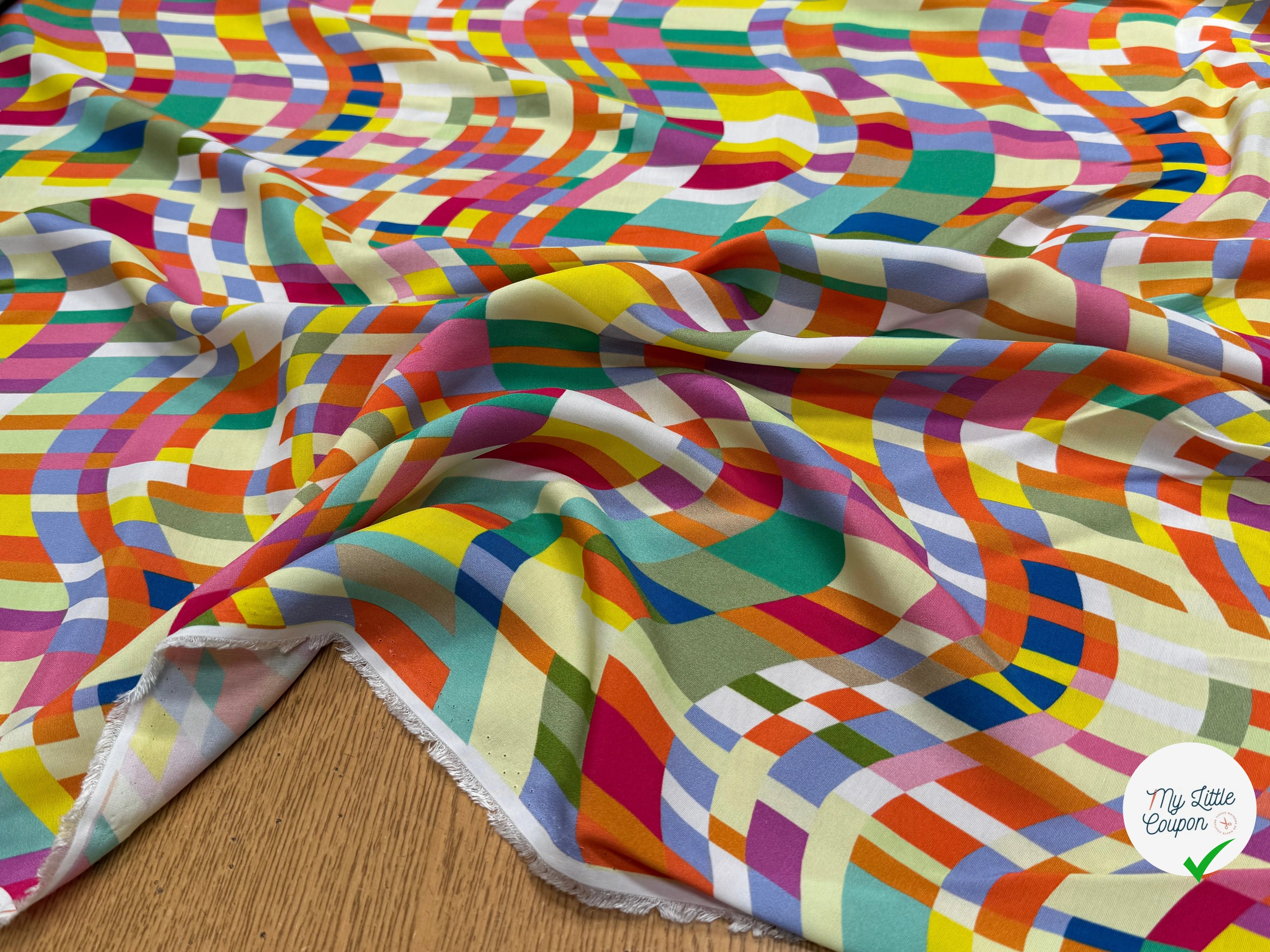 VISCOSE LÉGÈREMENT CREPÉE IMPRIMÉ GRAPHIQUE MULTICOLORE FANTASY COLORAMA - My Little Coupon