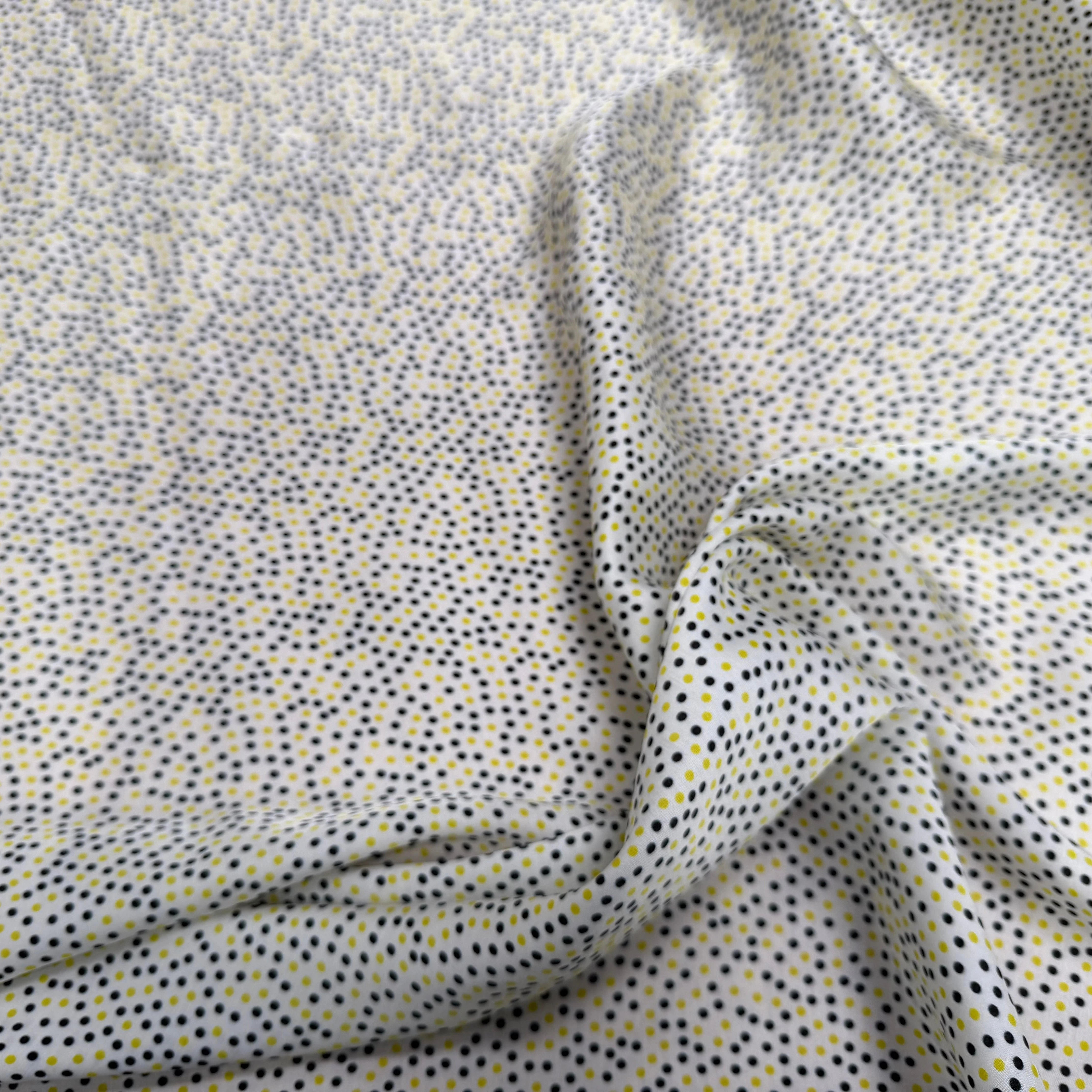 VISCOSE LEGREMENT SATINÉE FOND BLANC CERLES NOIR ET JAUNE QUALITÉ COMO - My Little Coupon