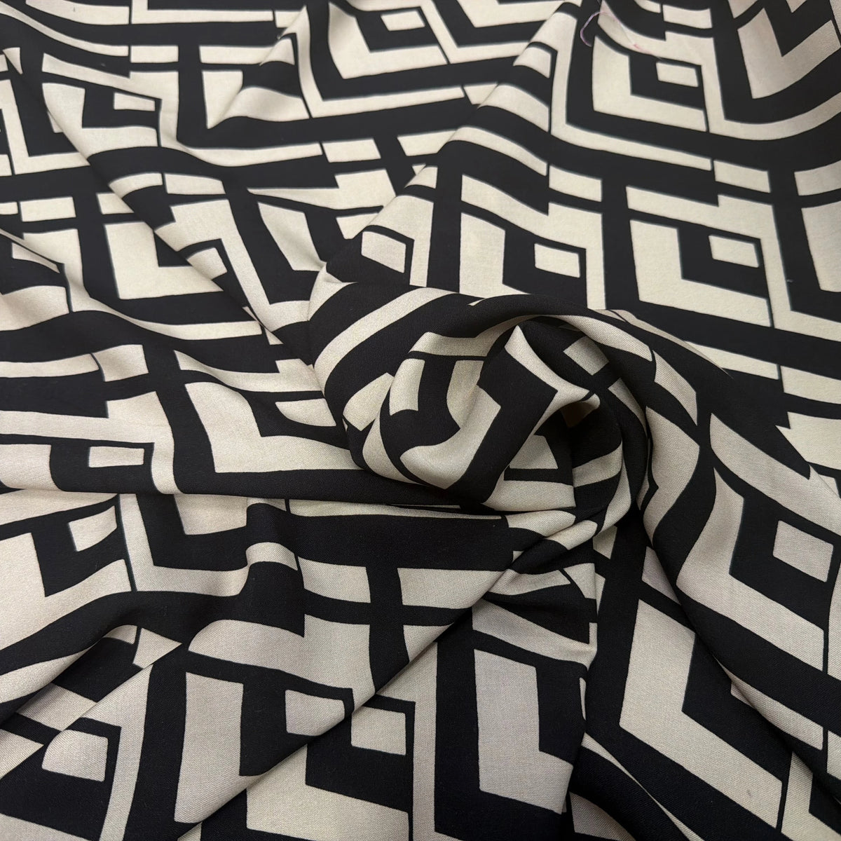 VISCOSE OPTIQUE NOIR ET CRÈME FONCÉ 140 CM - My Little Coupon
