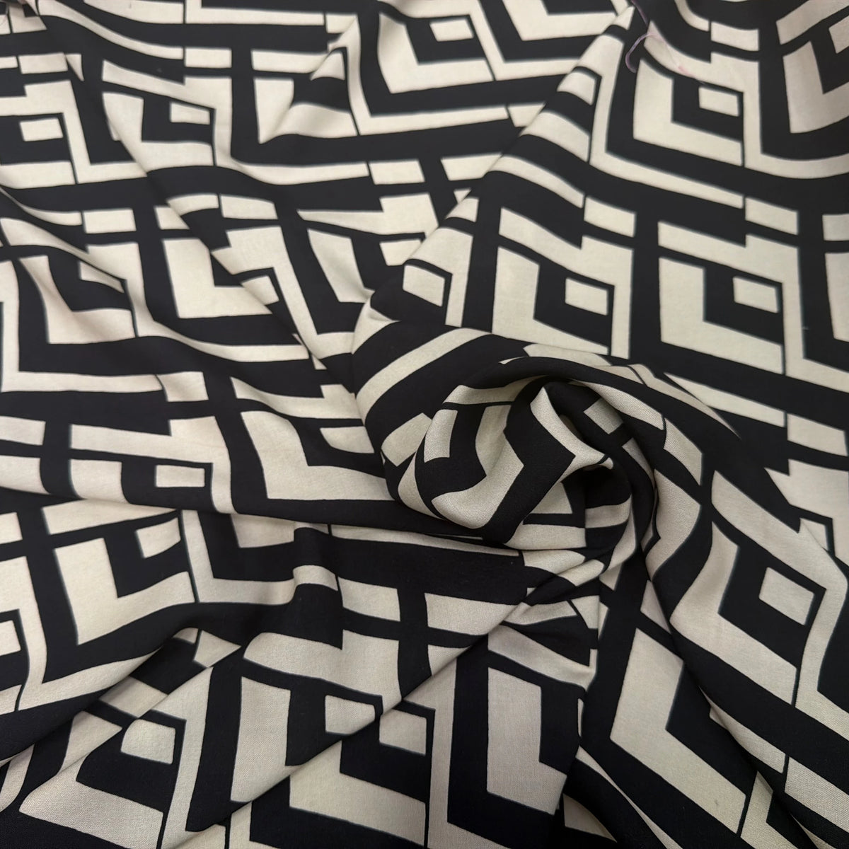 VISCOSE OPTIQUE NOIR ET CRÈME FONCÉ 140 CM - My Little Coupon