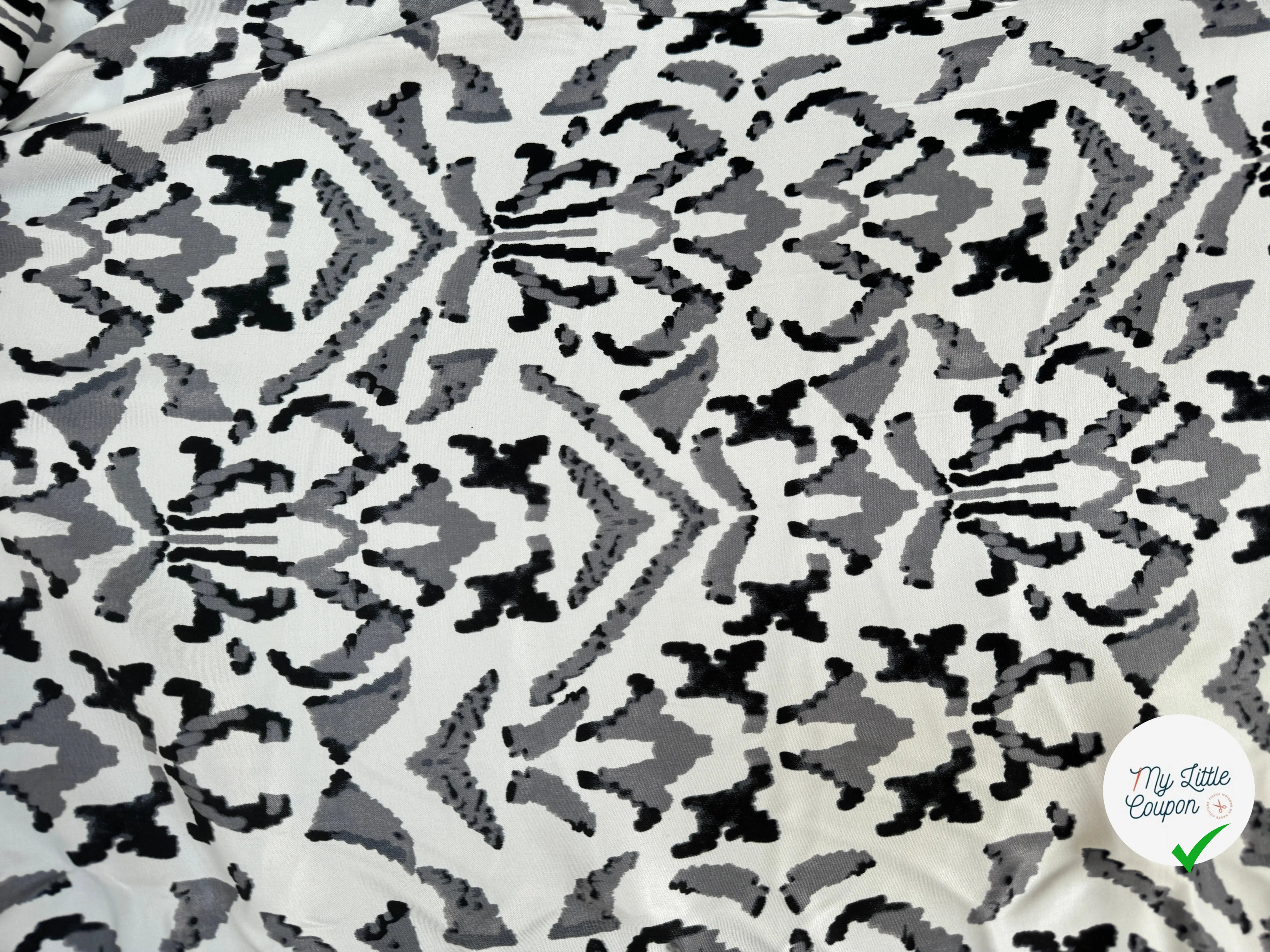 VISCOSE SATIN TISSU IMPRIMÉ TACHES NOIR - My Little Coupon