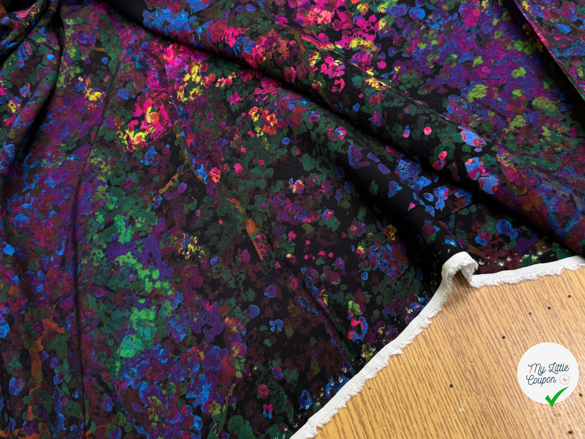 VISCOSE SERGÉE JAVANAISE IMPRIMÉ PARTERRE DE FLEURS ABSTRAITES FOND NOIR - My Little Coupon