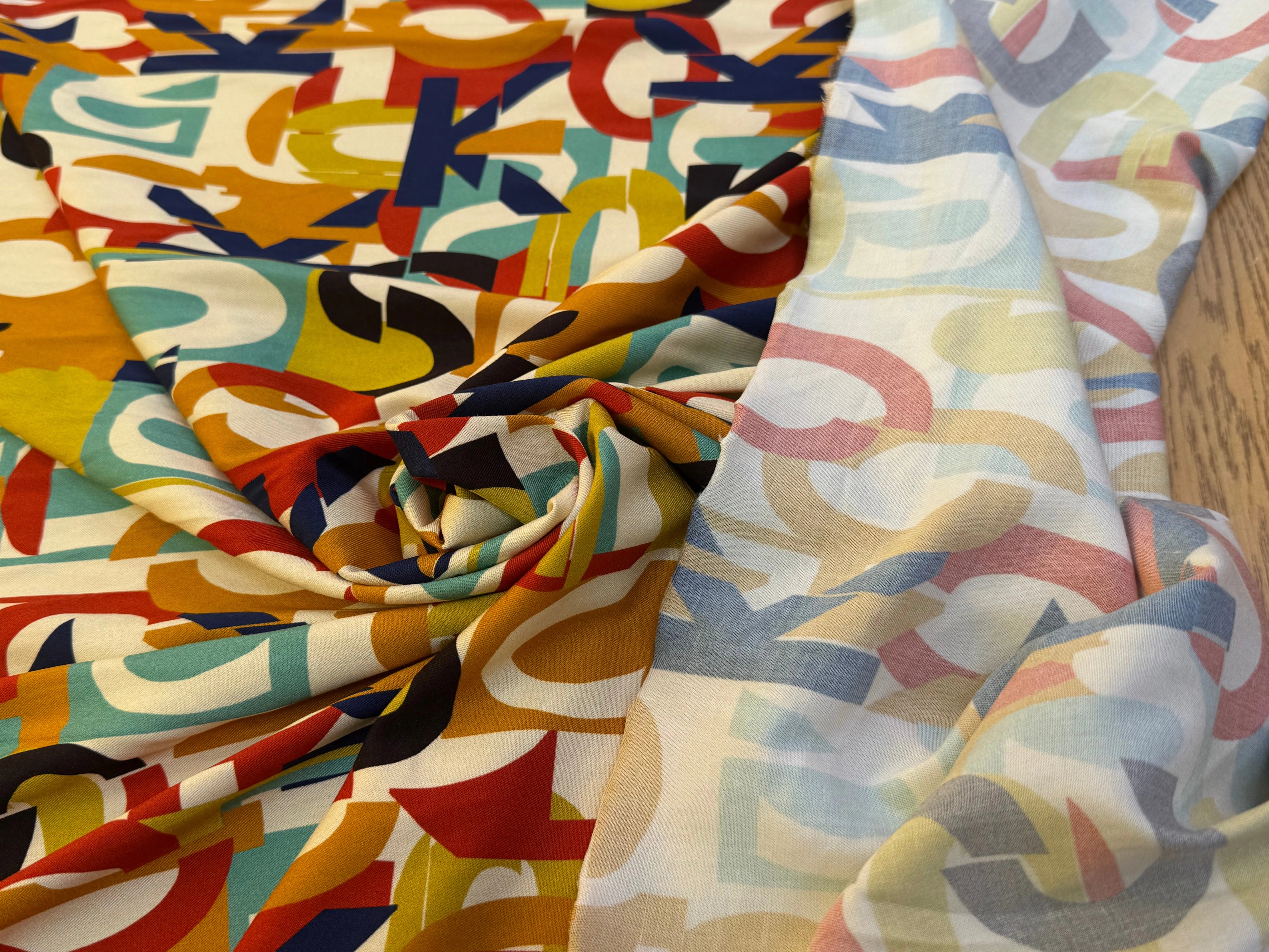 VISCOSE STRETCH IMPRIMÉ ALPHABET MULTICOLORES FANTASY - My Little Coupon