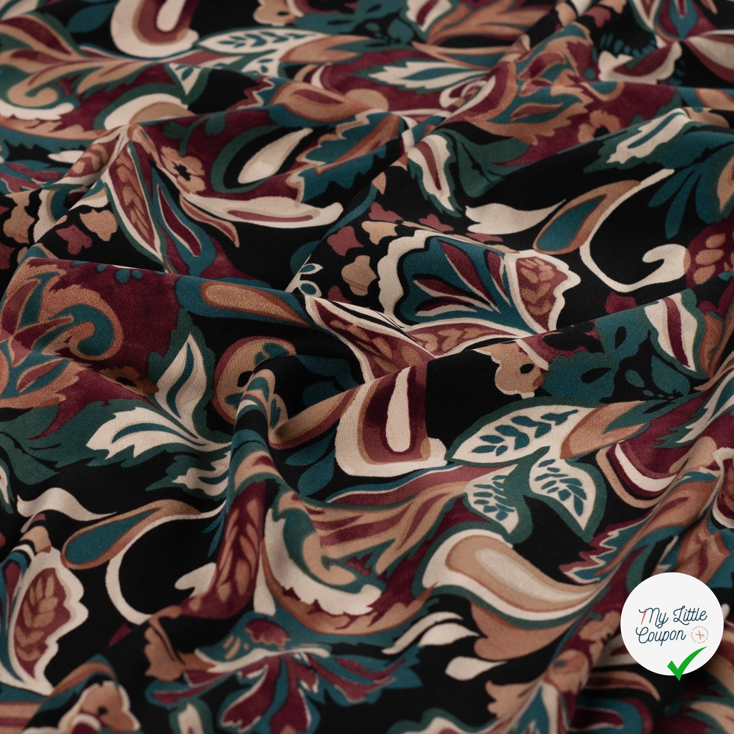 Viscose stretch imprimée feuilles vert armée - mise en situation