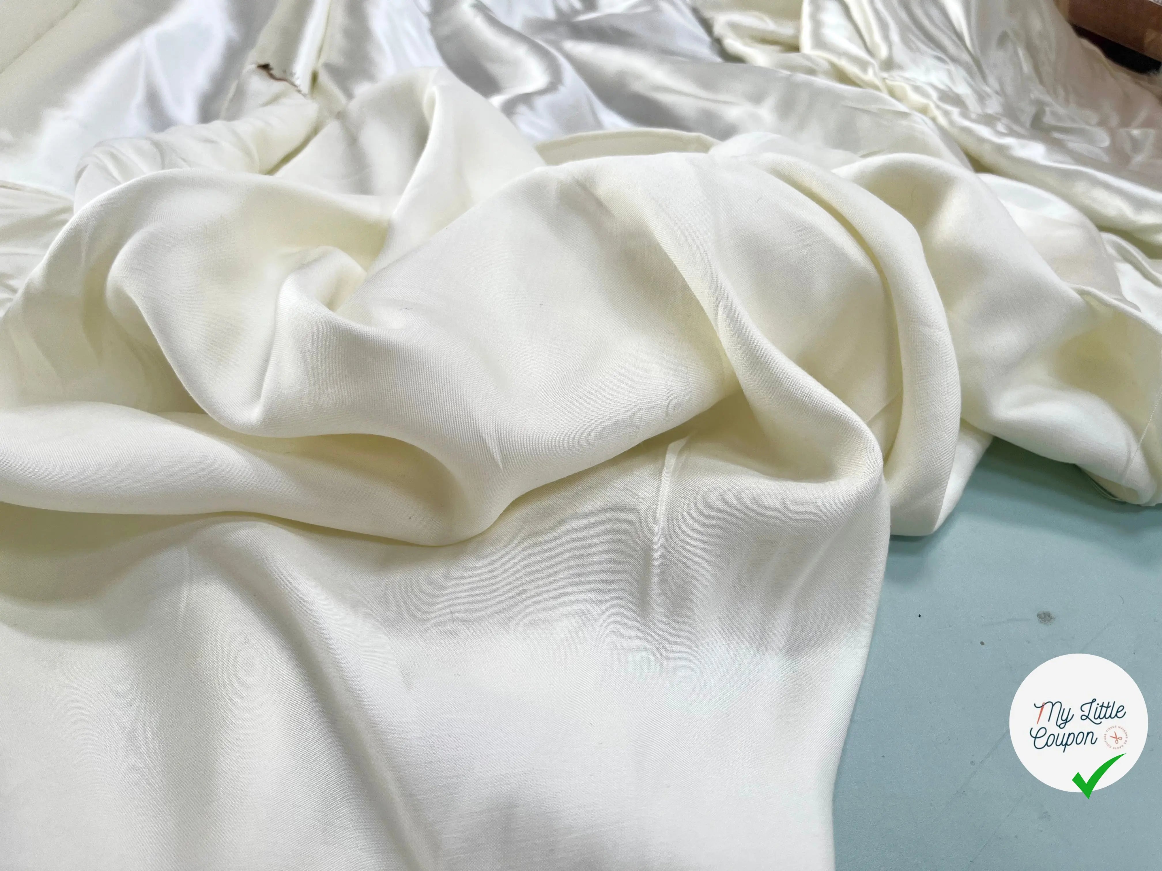 VISCOSE UNI BEIGE SATINÉ SERGÉE - My Little Coupon