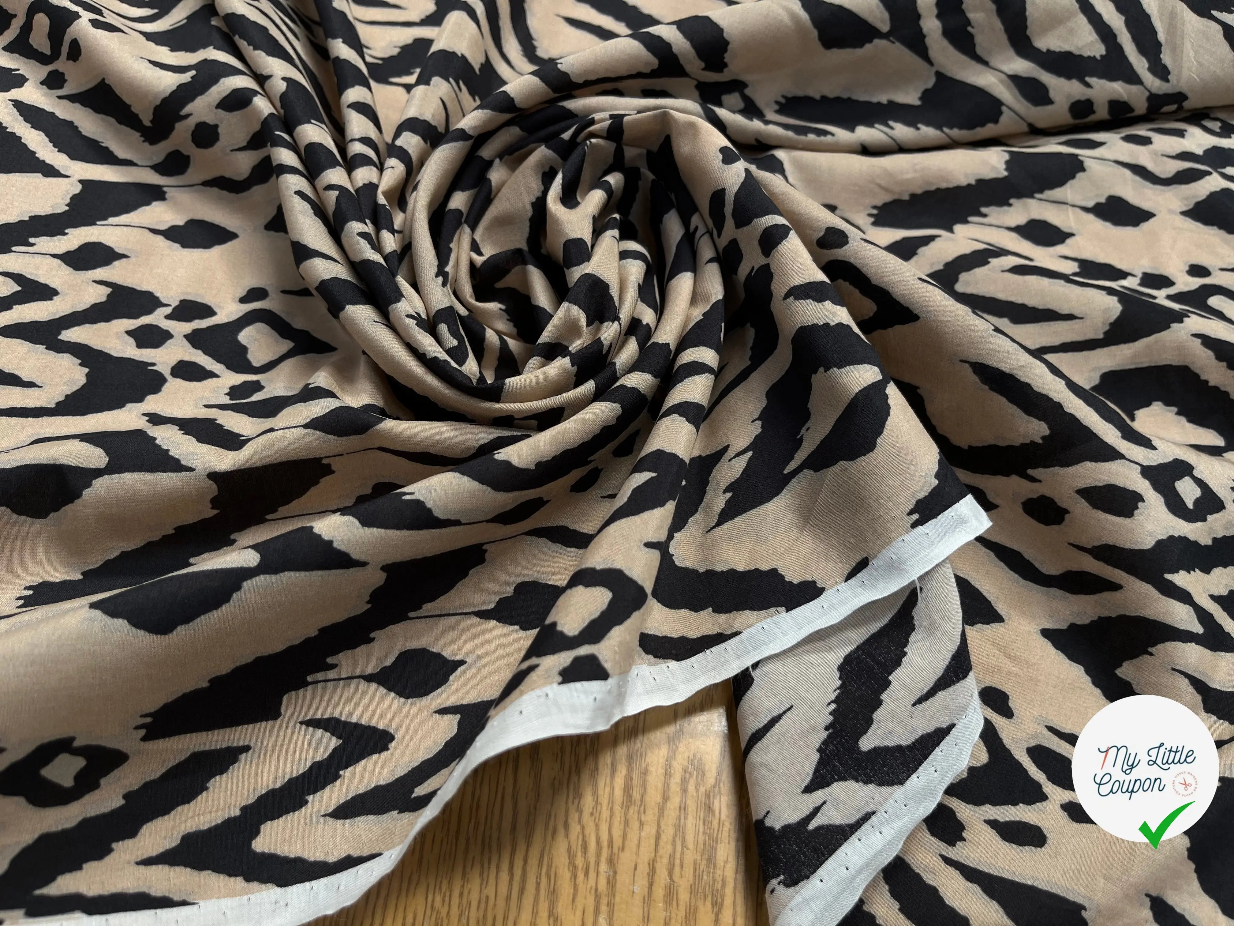 VOILE COTON SOIE FOND BEIGE MOTIF VAGUE SAFARI - My Little Coupon