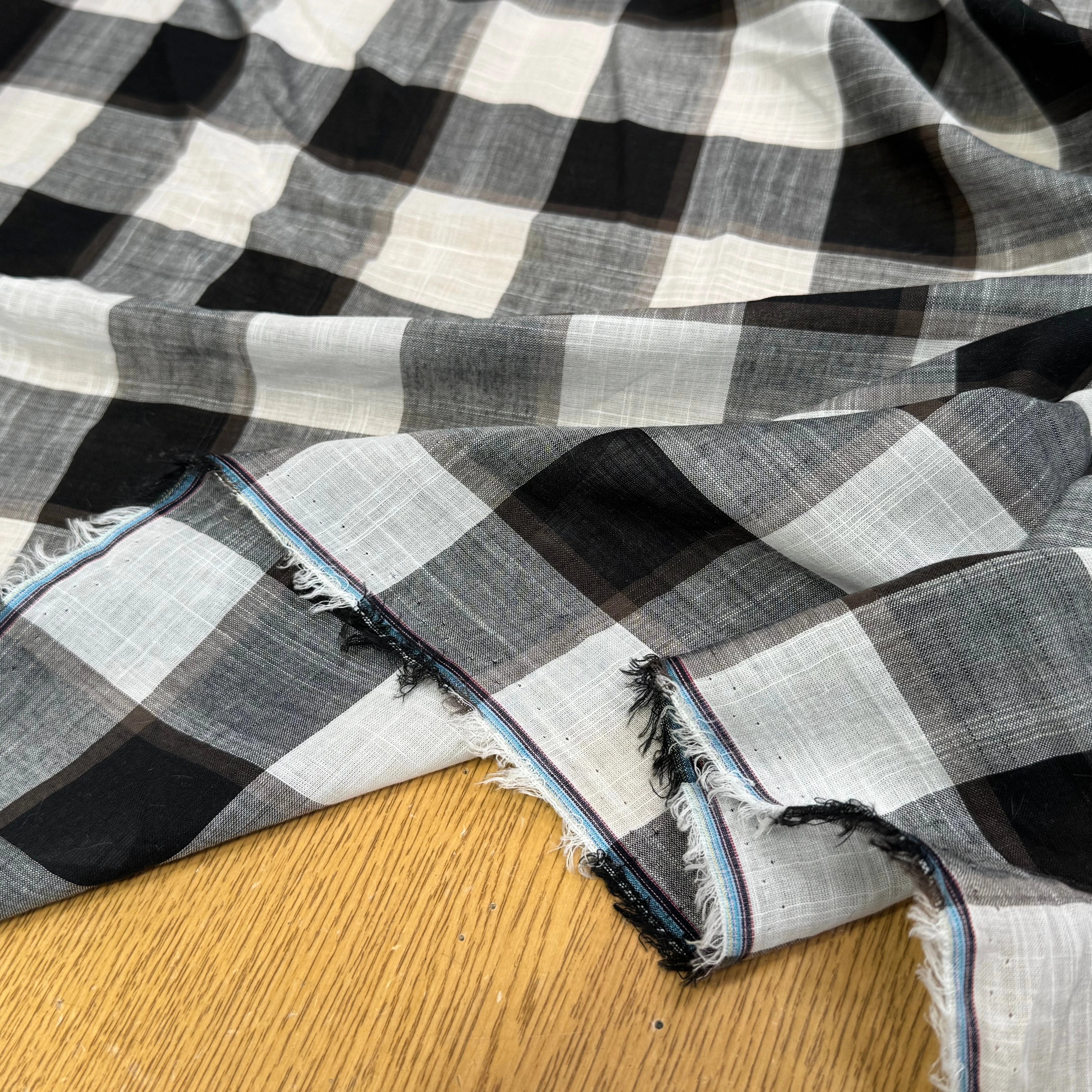 VOILE DE COTON CARREAUX BLANC ET NOIR - My Little Coupon