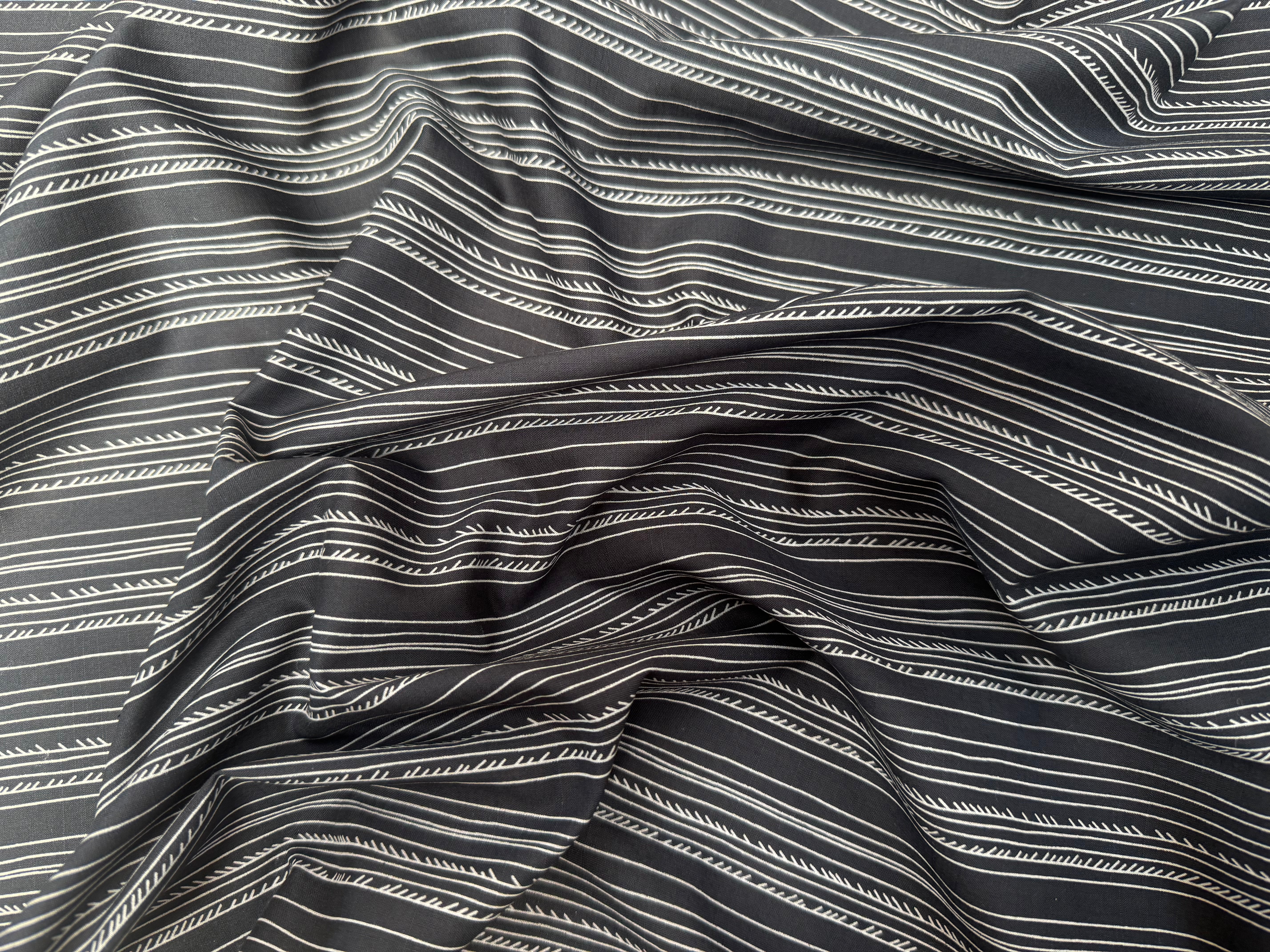 VOILE DE COTON FOND GRIS NAVY MOTIFS BLANC - My Little Coupon