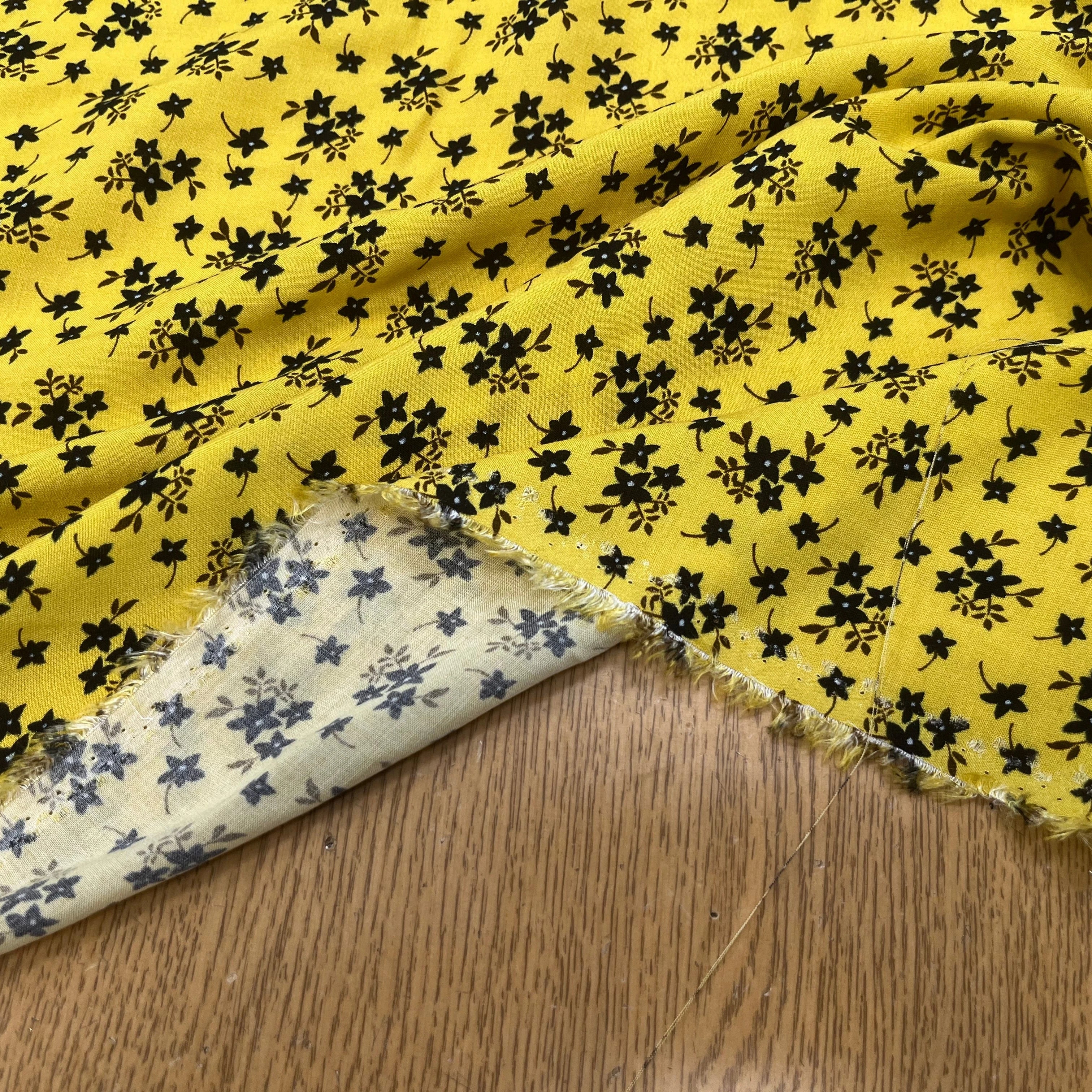 COTTON PRINTED VEIL SMALL FLOWERS YELLOW BACKGROUND - My Little Coupon
