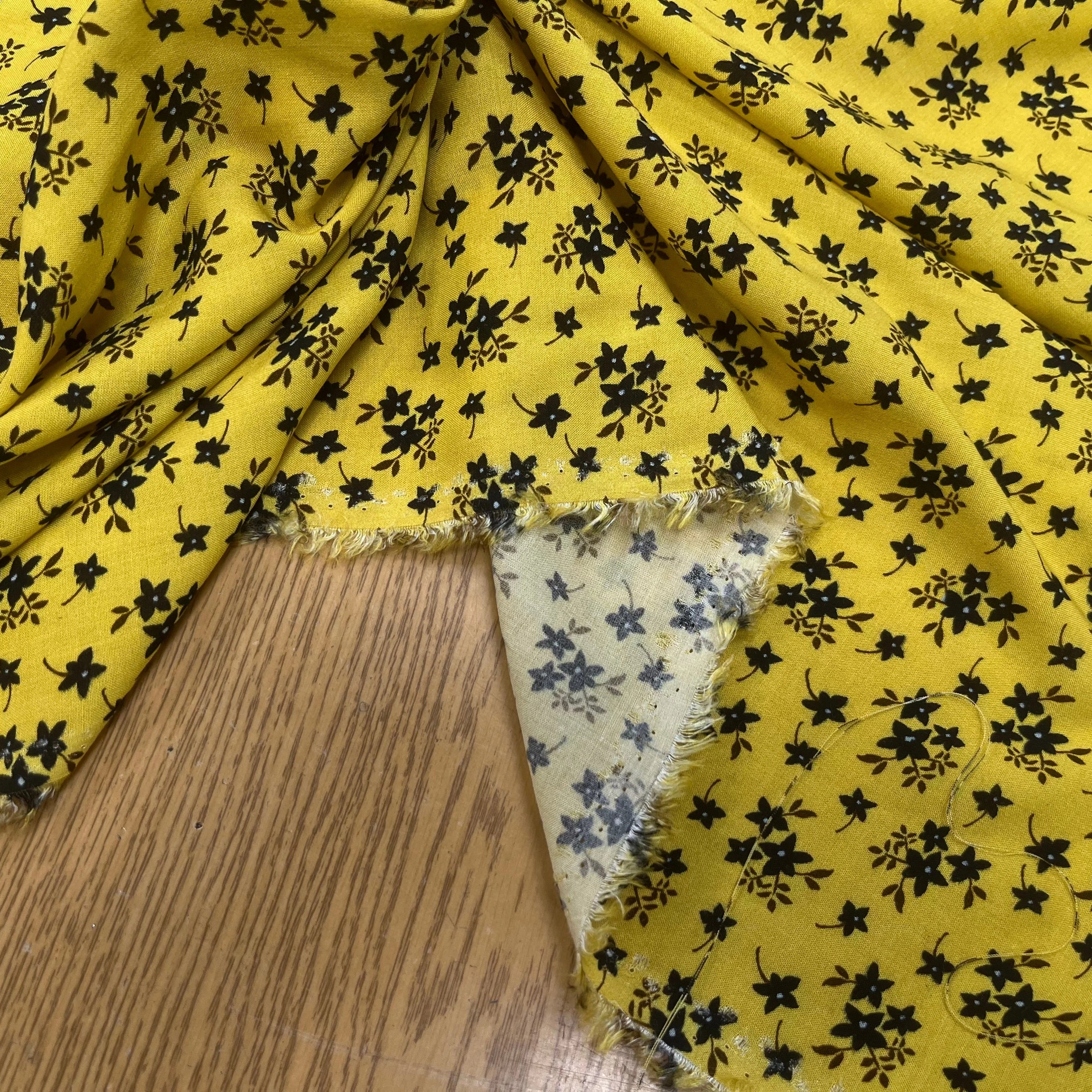 COTTON PRINTED VEIL SMALL FLOWERS YELLOW BACKGROUND - My Little Coupon