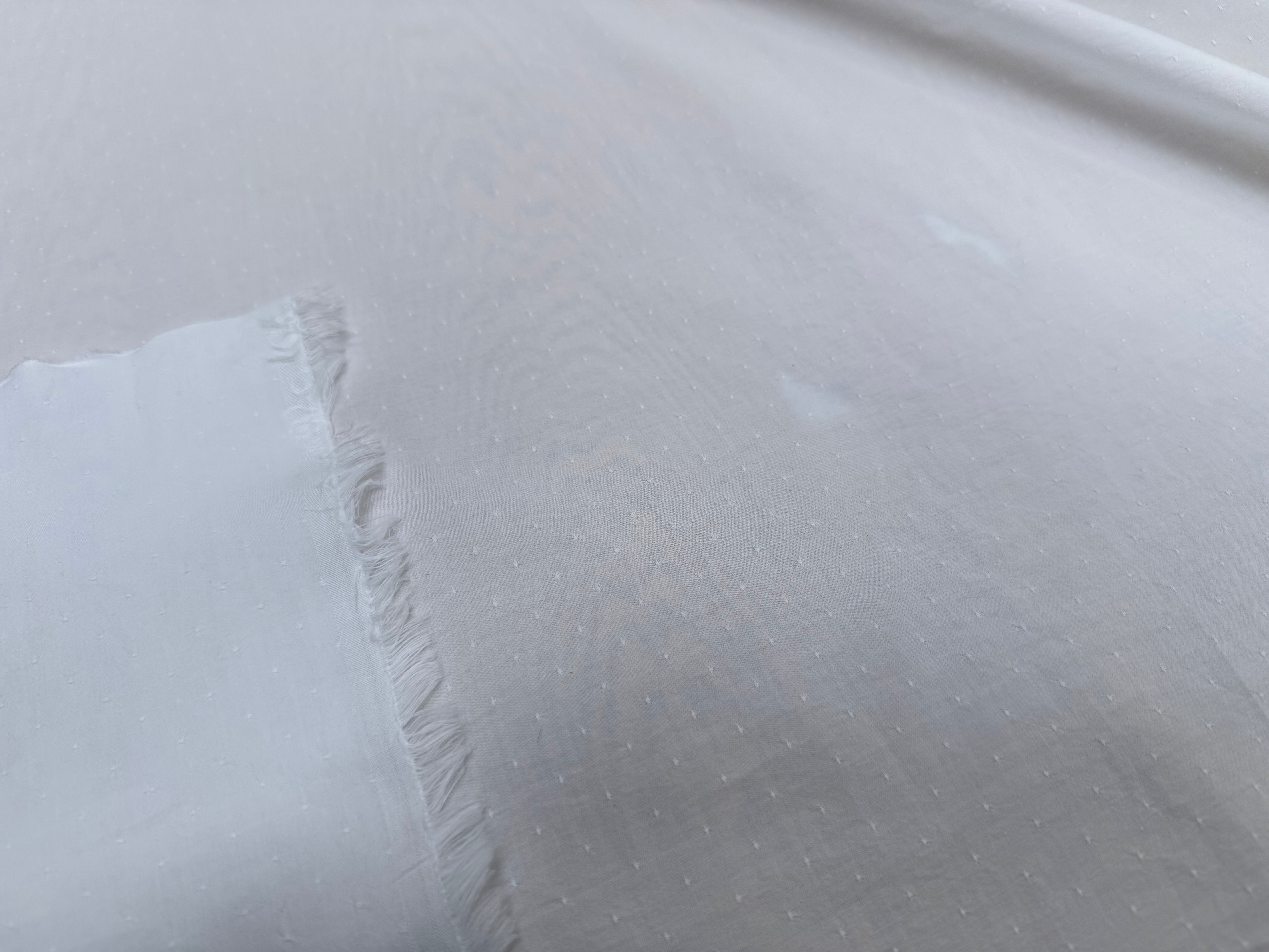 POPELINE DE COTON MICROSTONE CRAQUANT PLUMETIS BLANC - My Little Coupon