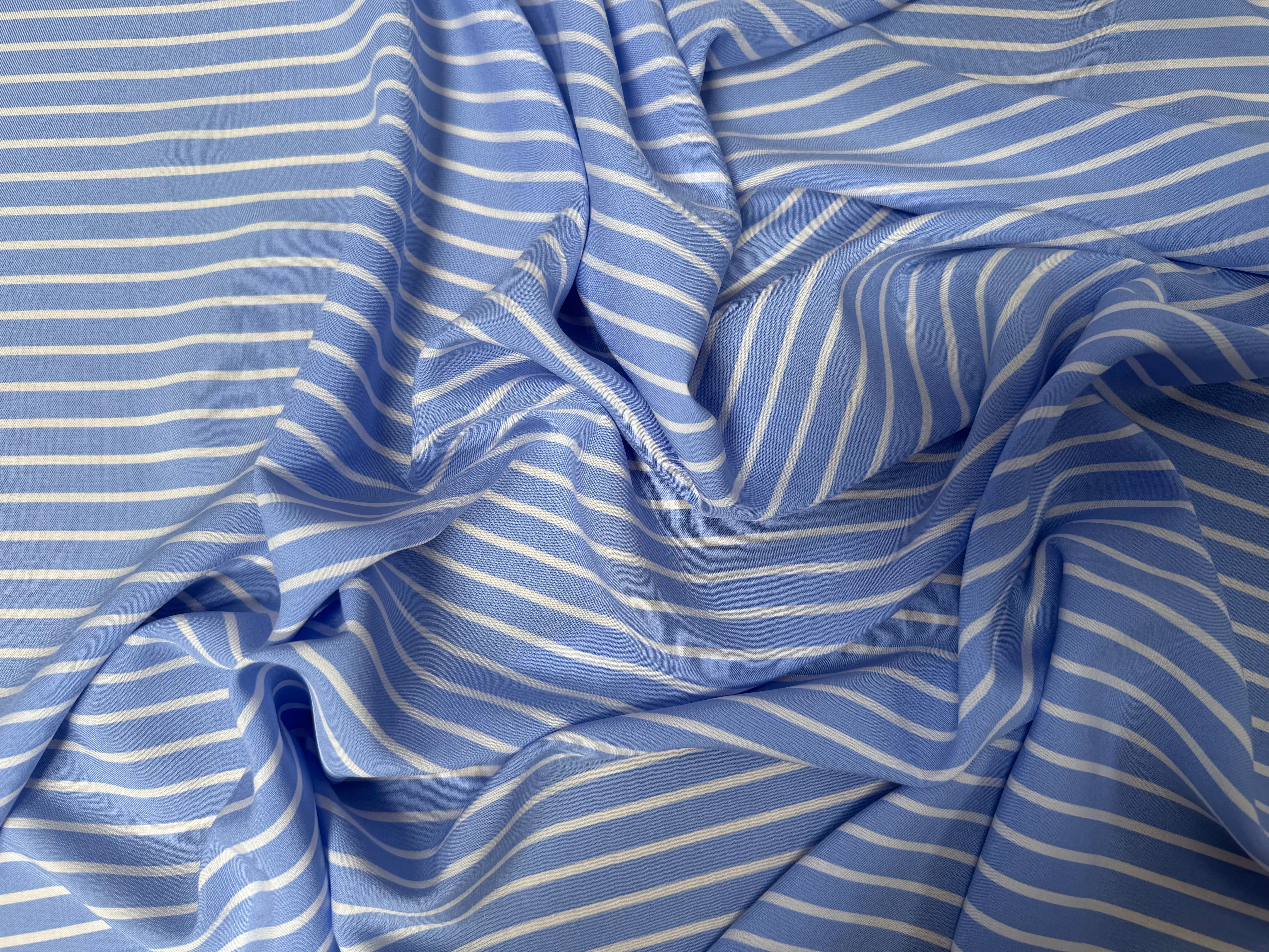 POPELINE DE VISCOSE A RAYURES BLANC ET BLEU - My Little Coupon