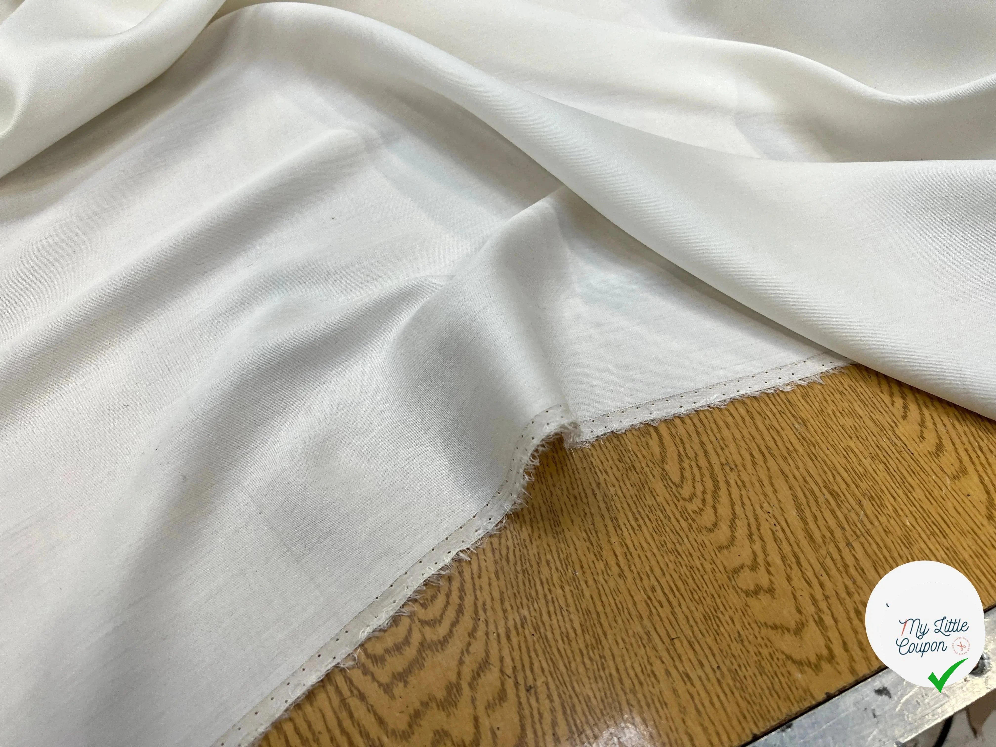 TISSU COTON SATINÉ BLANC CASSÉ 27% SOIE - My Little Coupon