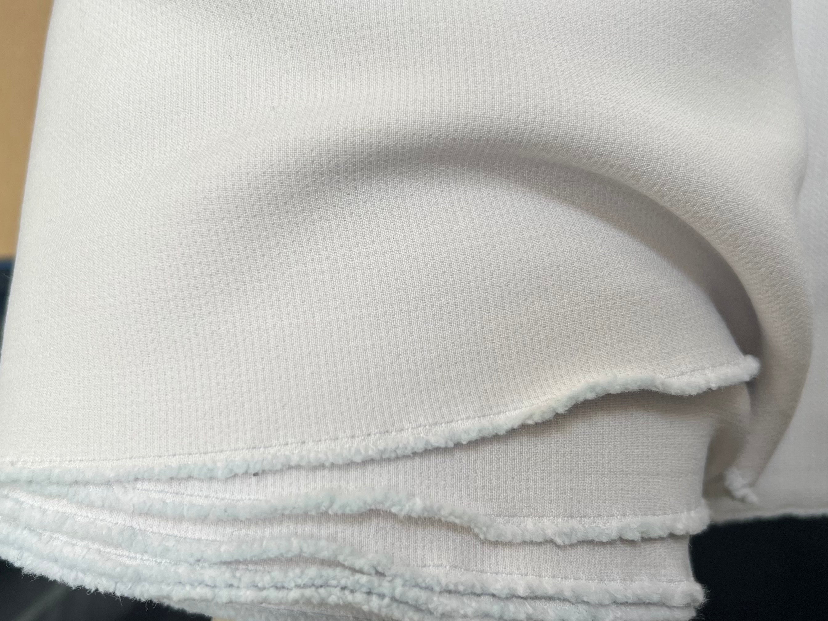 TOILE DE COTON BLANCHE TRÈS LÉGÈREMENT BLEUTÉE - My Little Coupon