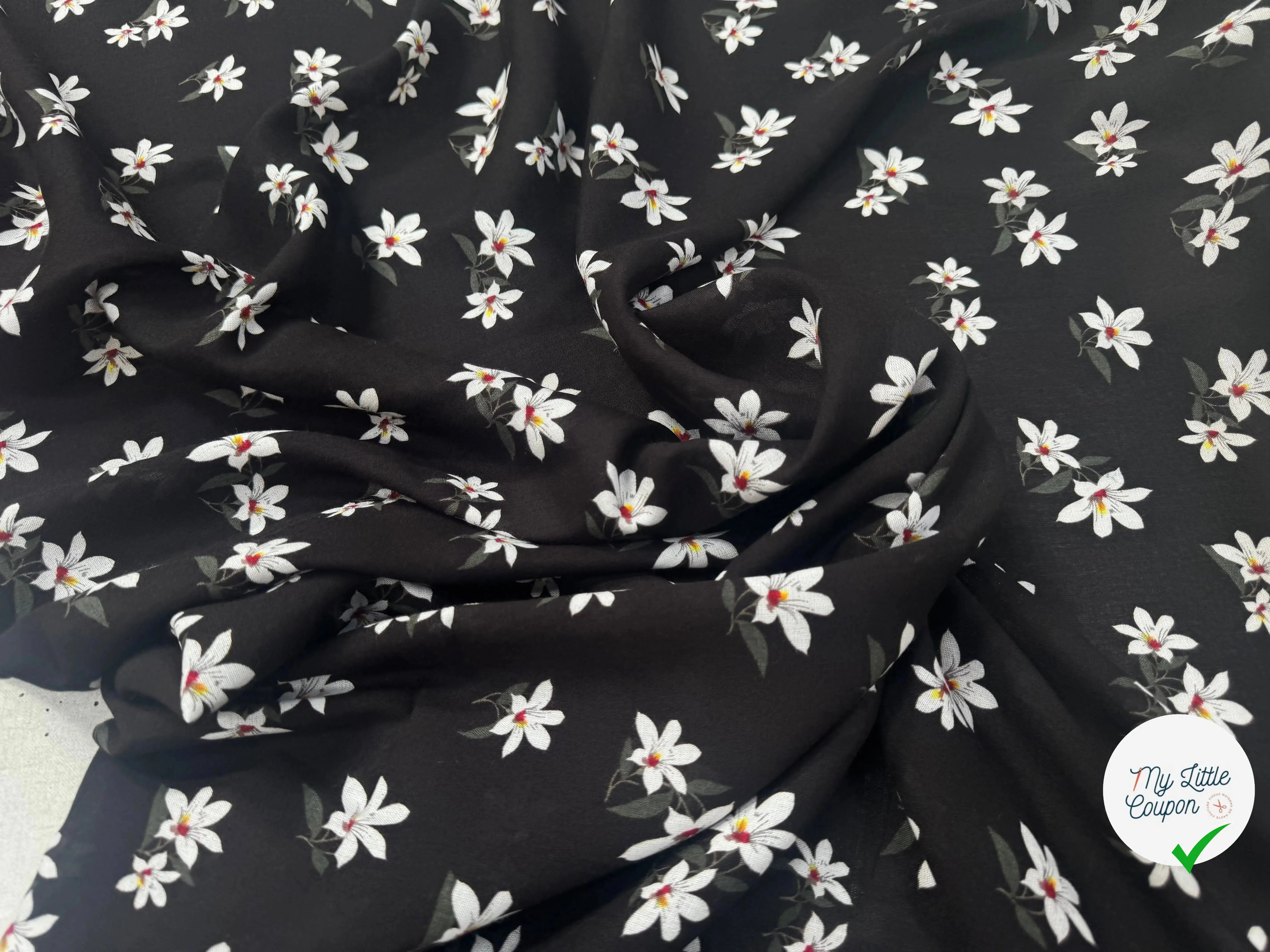 VISCOSE À MOTIF D'HIBISCUS À FOND NOIR - My Little Coupon