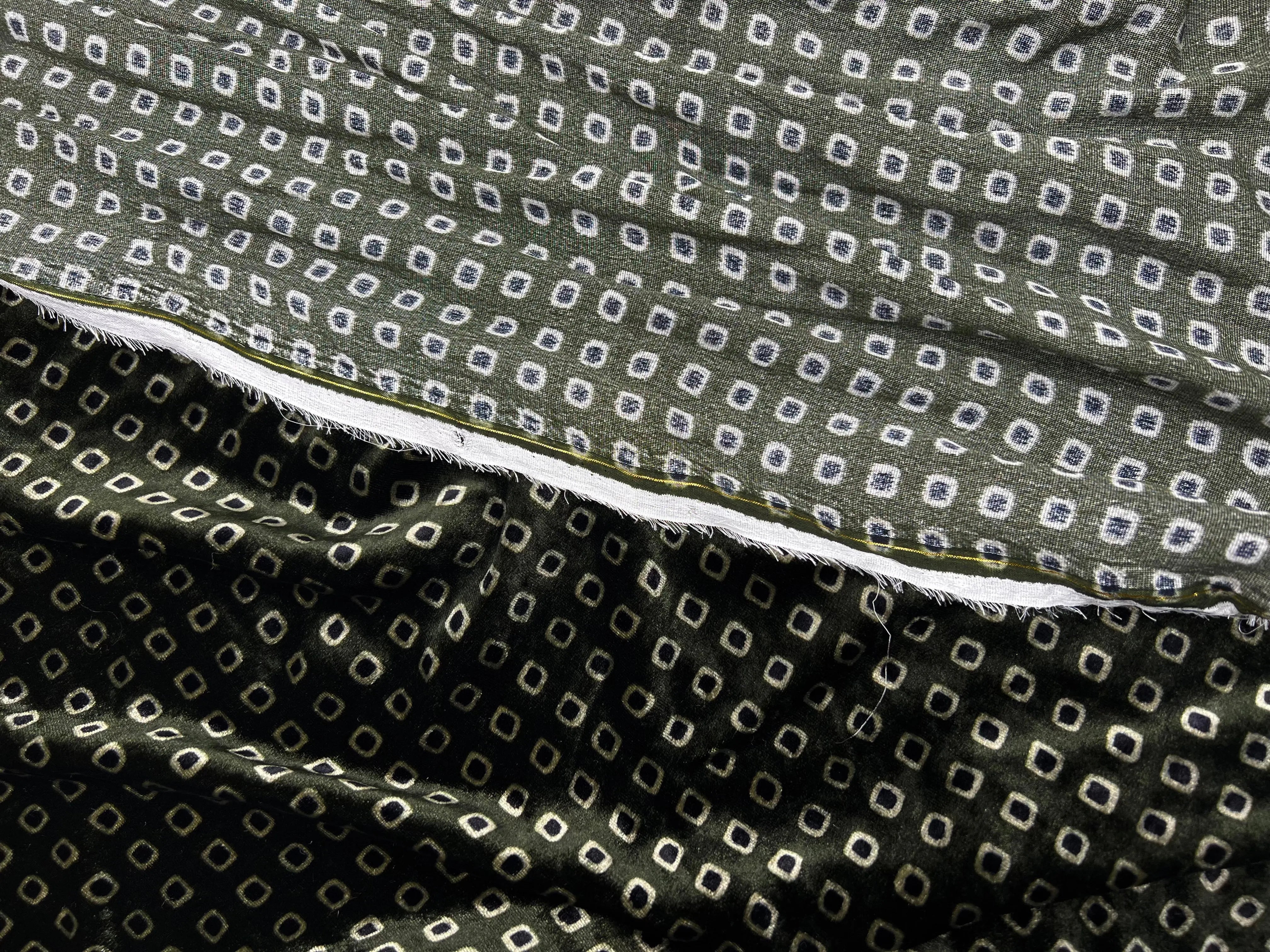 VELOURS LISSE FOND KHAKI FONCÉ PETITS MOTIFS - My Little Coupon - tissu - coudre