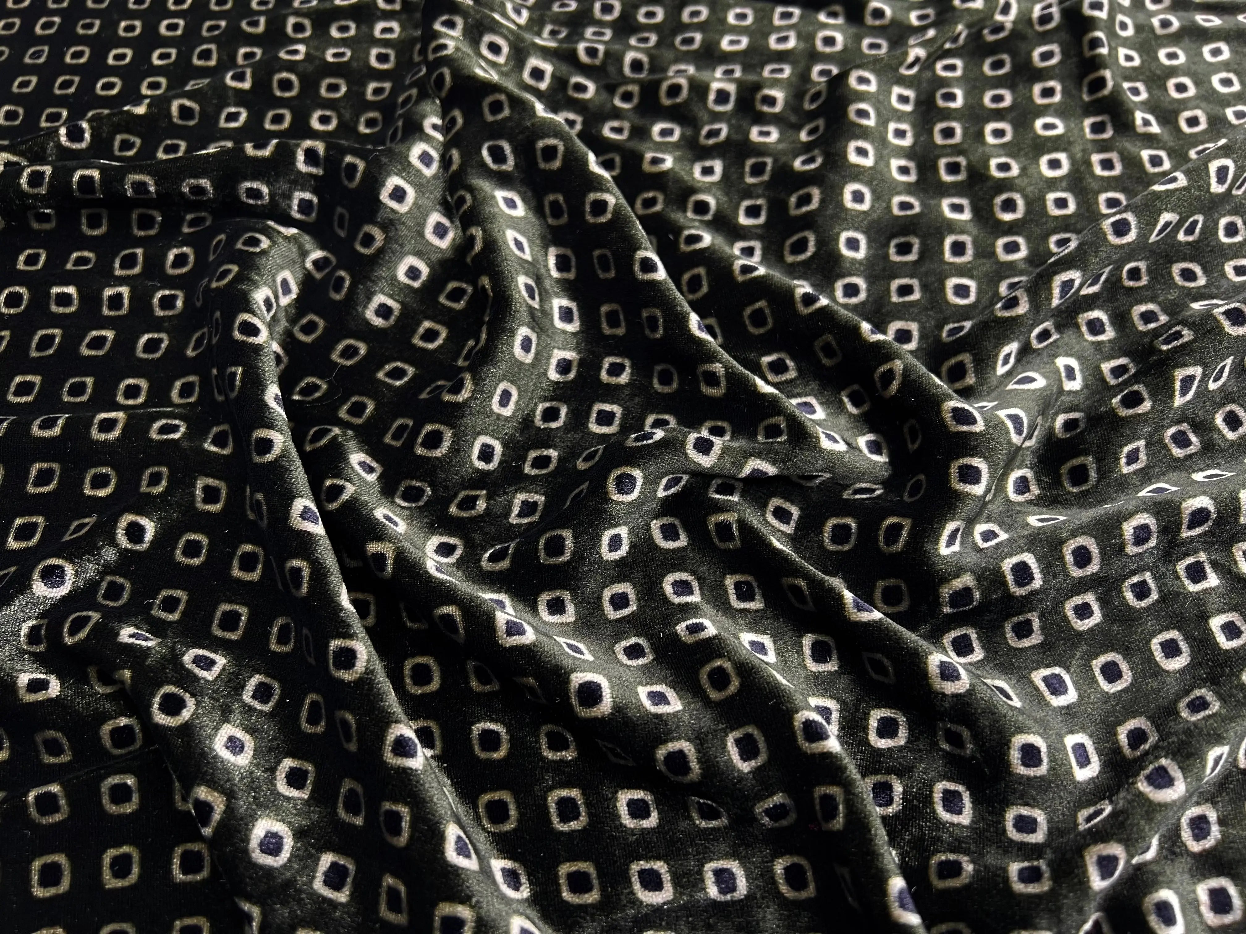 VELOURS LISSE FOND KHAKI FONCÉ PETITS MOTIFS - My Little Coupon - tissu - coudre