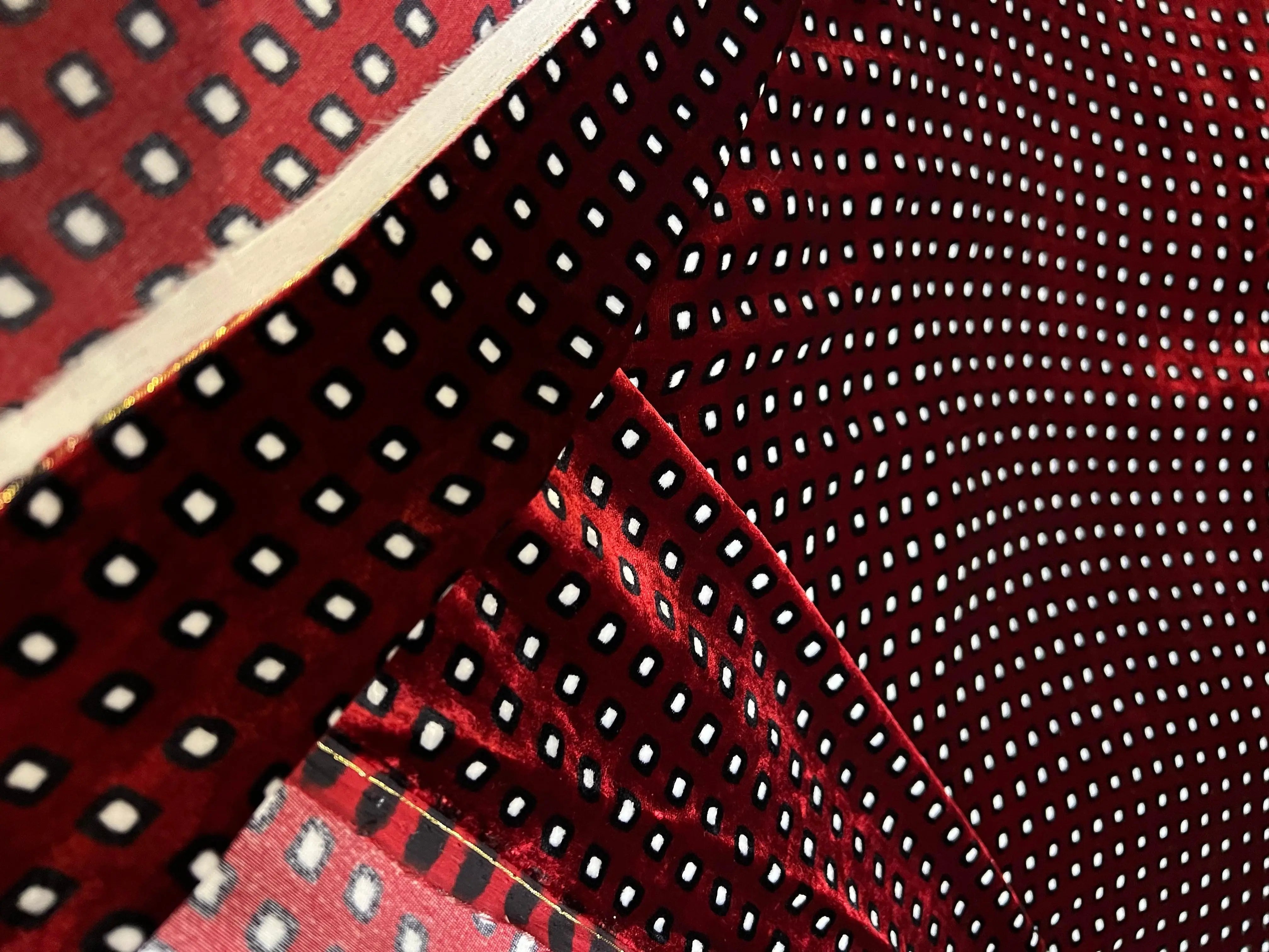 VELOURS LISSE FOND ROUGE PETITS MOTIFS 18% SOIE - coupon de 3 mètres - My Little Coupon - tissu - coudre