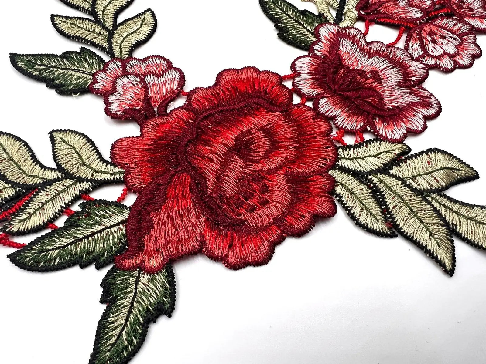 APPLICATION D’ORNEMENT ROSE ROUGE - My Little Coupon - tissu - coudre