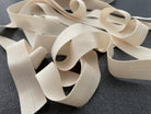 BIAIS PLAT ÉLASTIQUE LINGERIE 18mm BLANC CASSÉ - My Little Coupon