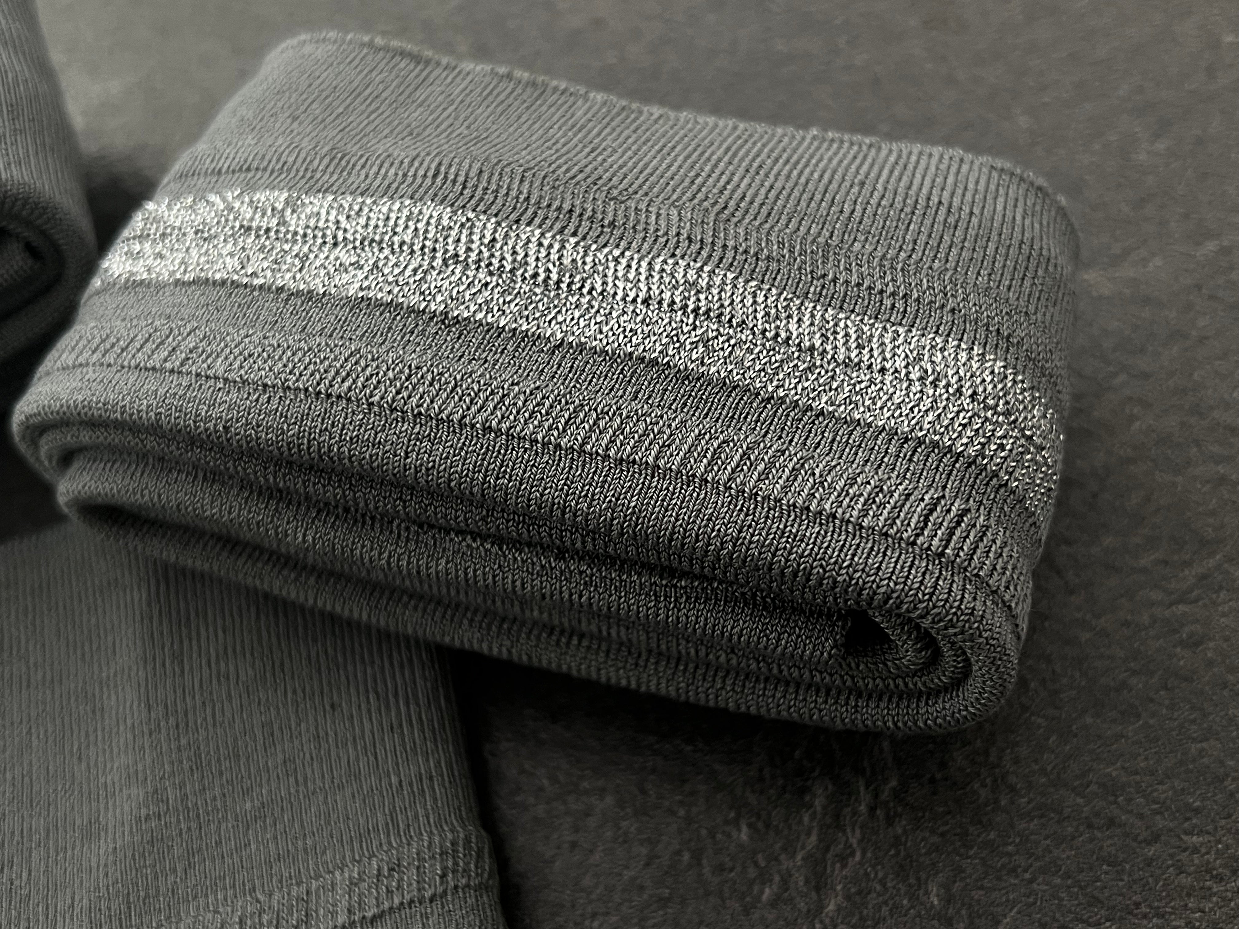 BORD CÔTE GRIS LUREX ARGENTÉ 90X6cm - My Little Coupon