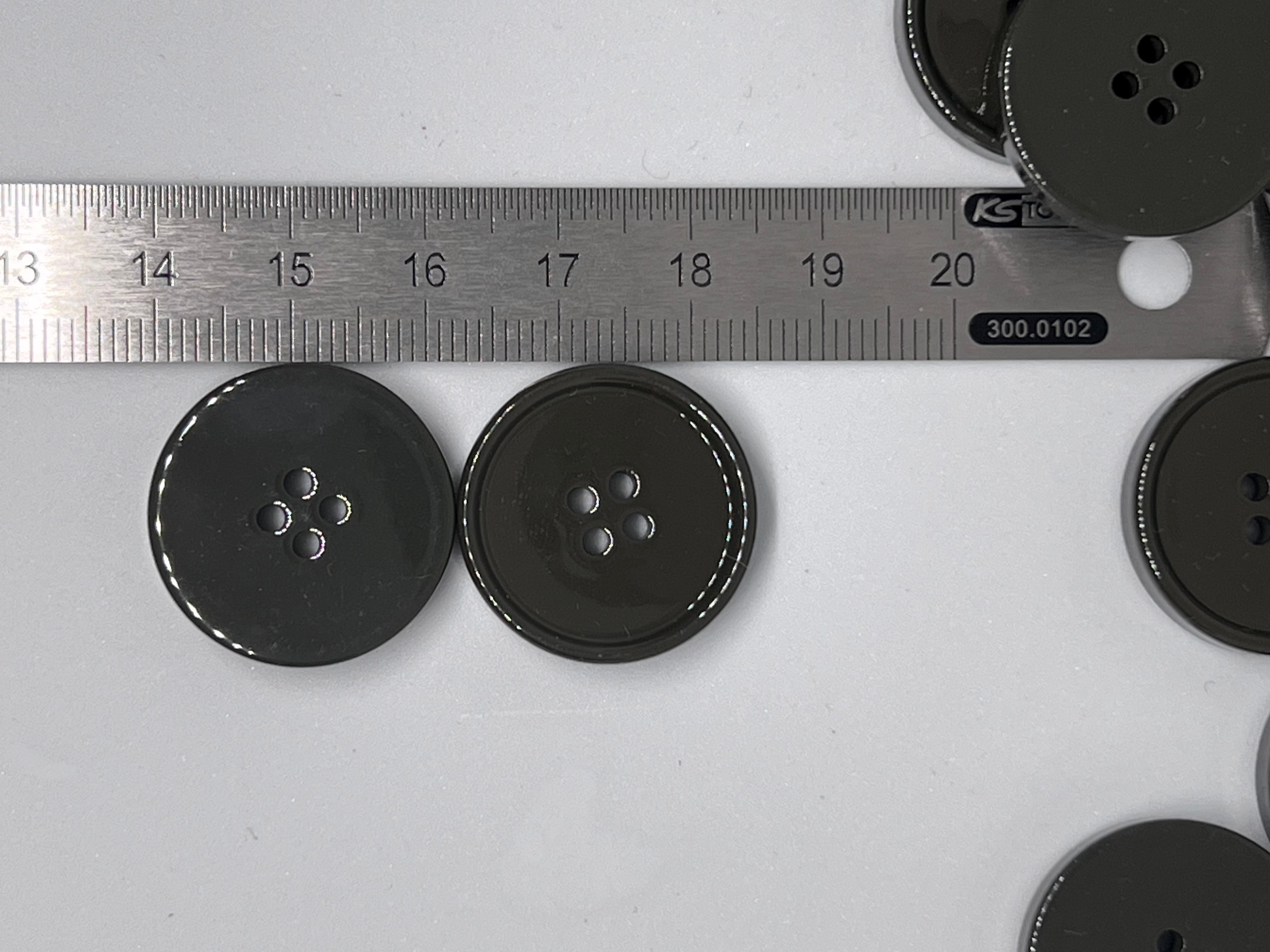 BOUTON GRIS VERT FONCÉ 23MM - lot de 2 - My Little Coupon