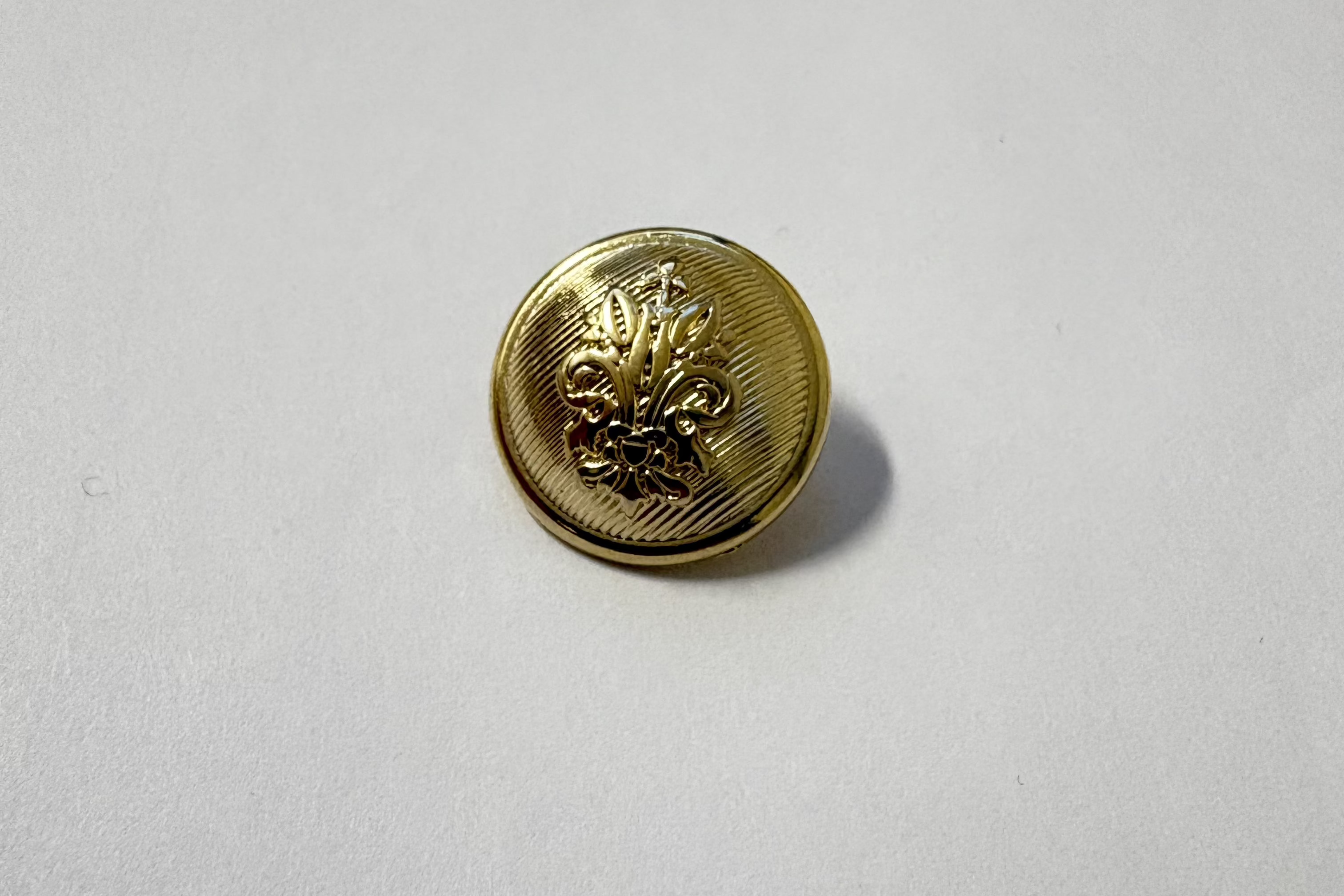 BOUTON MÉTAL DORÉ ORNEMENT ROYAL 18MM - My Little Coupon
