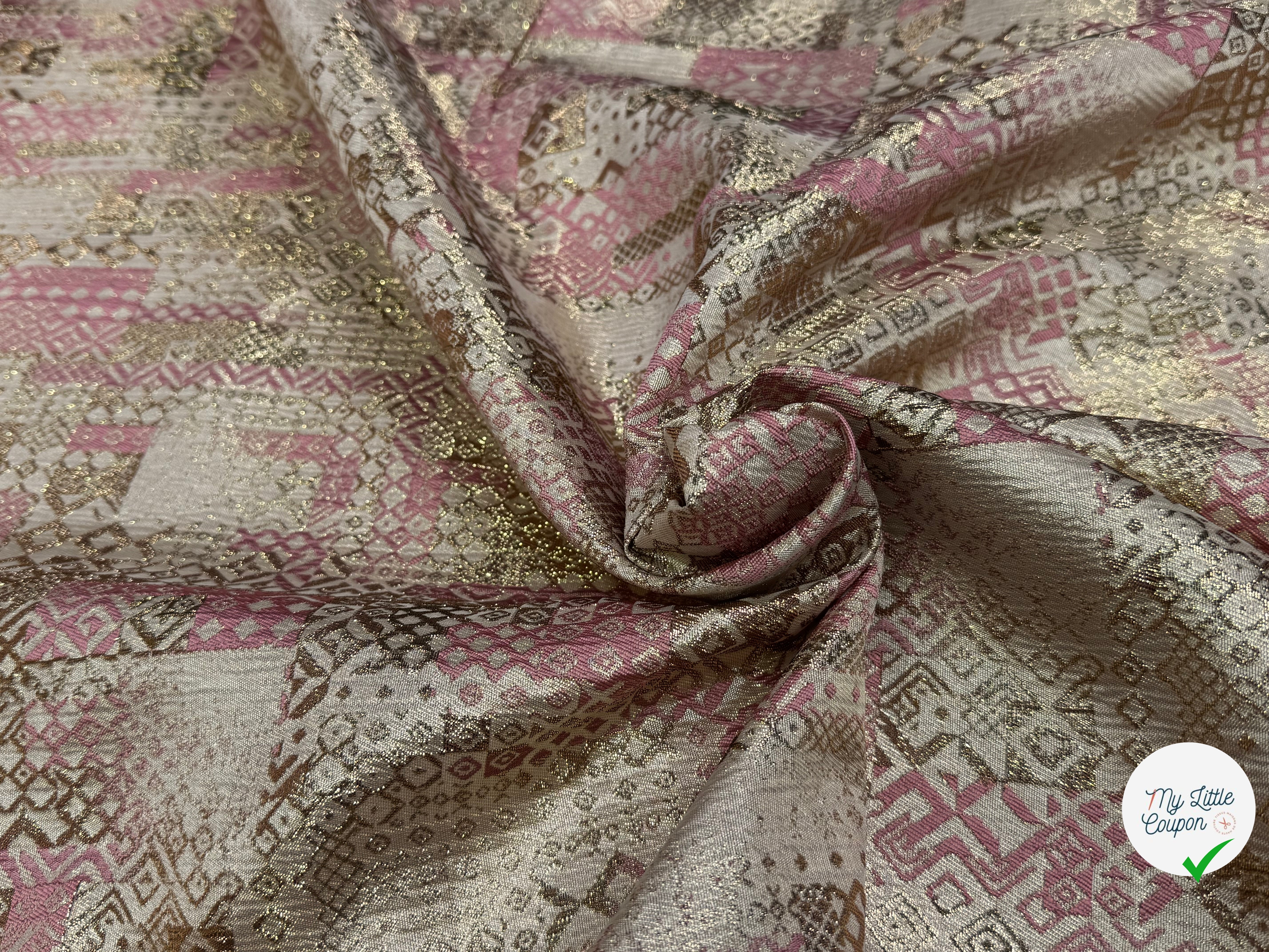BROCART ARGENTÉ GÉOMETRIQUE ROSE - My Little Coupon